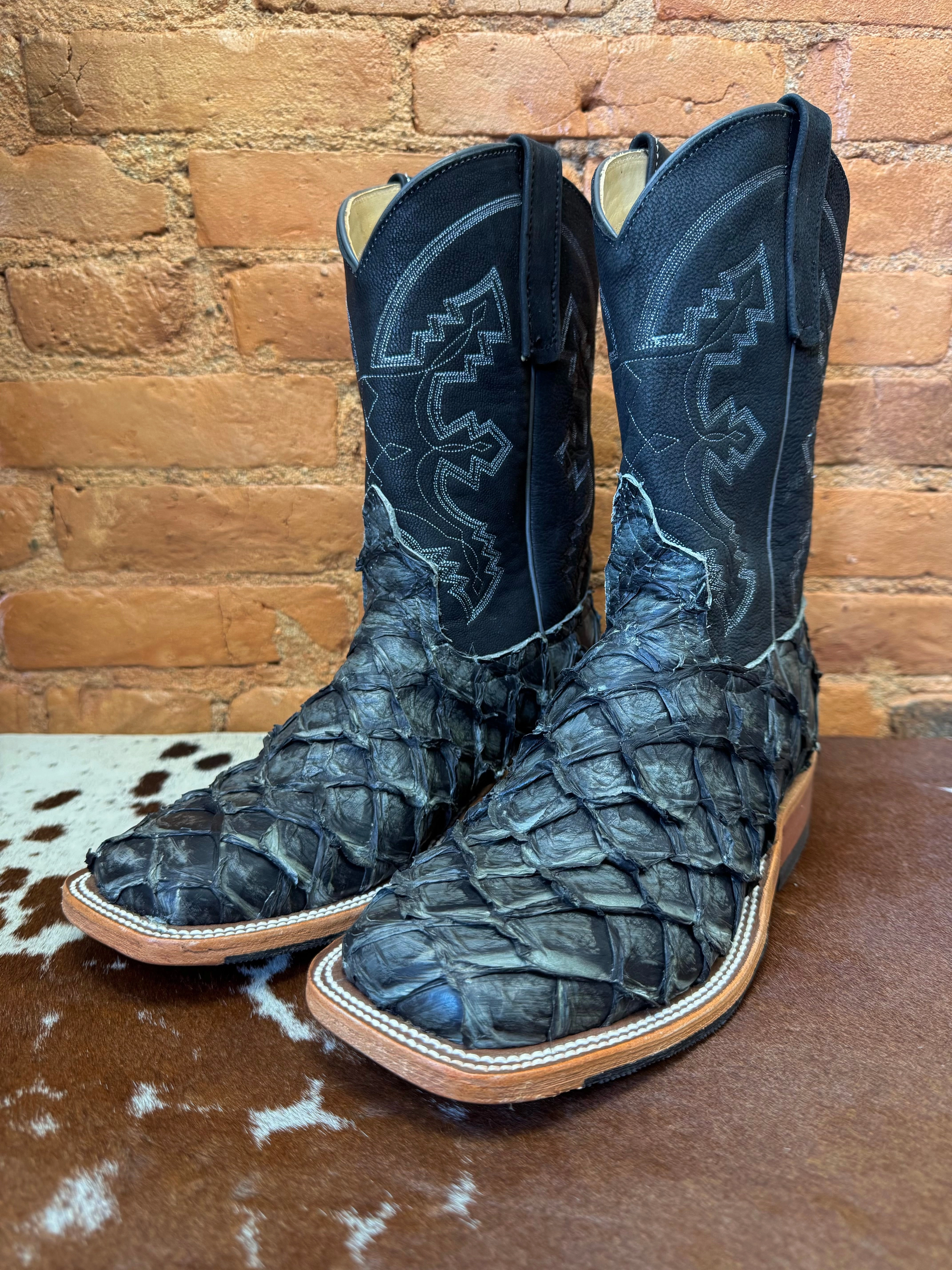 Street Walk Anderson Bean Men's Dark Grey Rustic Big Bass Arapaima & Black Suave Top Square Toe Cowboy Boots 336978