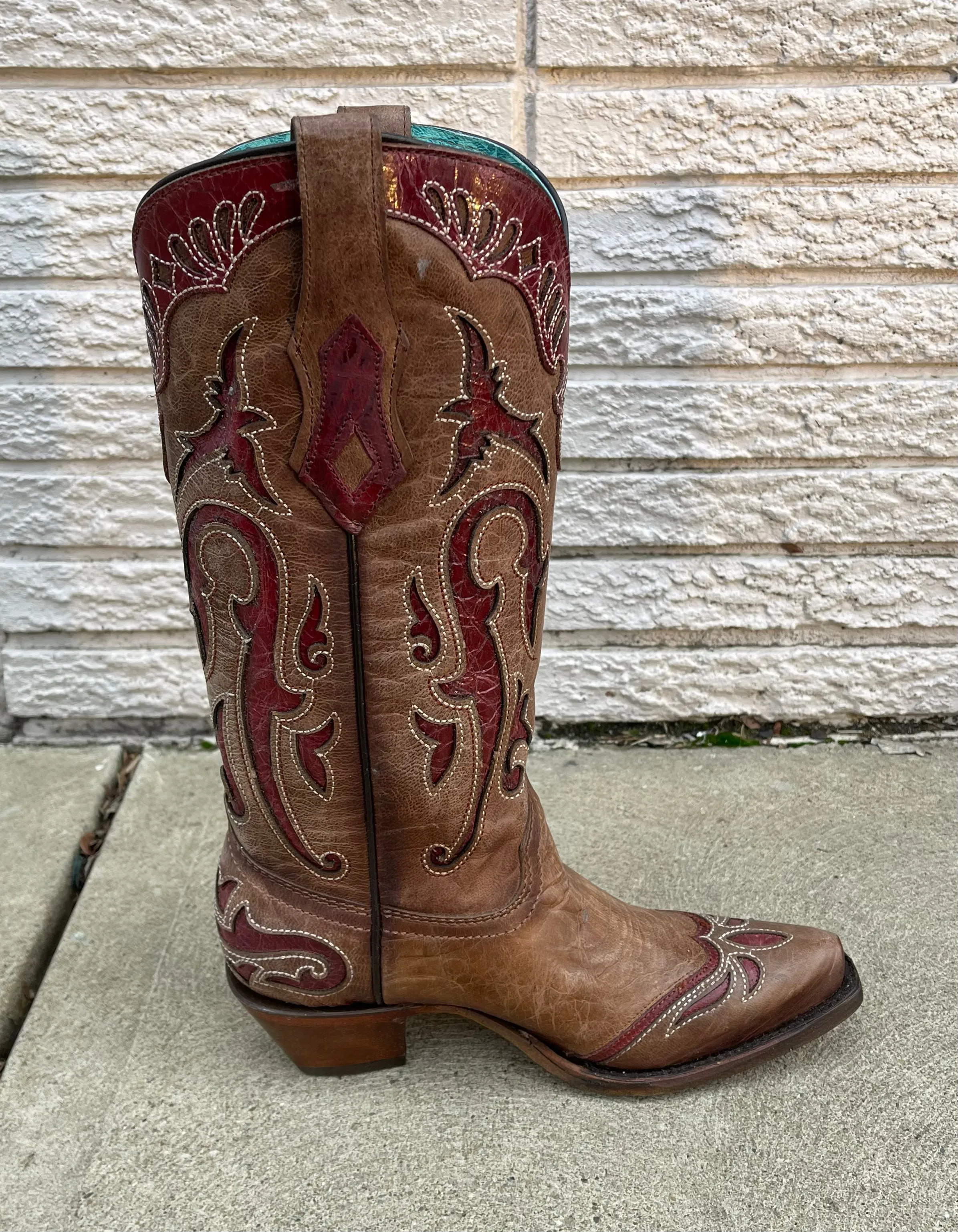 Minimal Build Pull on Corral Women's Orix Brown with Red Inlay Snip Toe Cowgirl Boots C3924