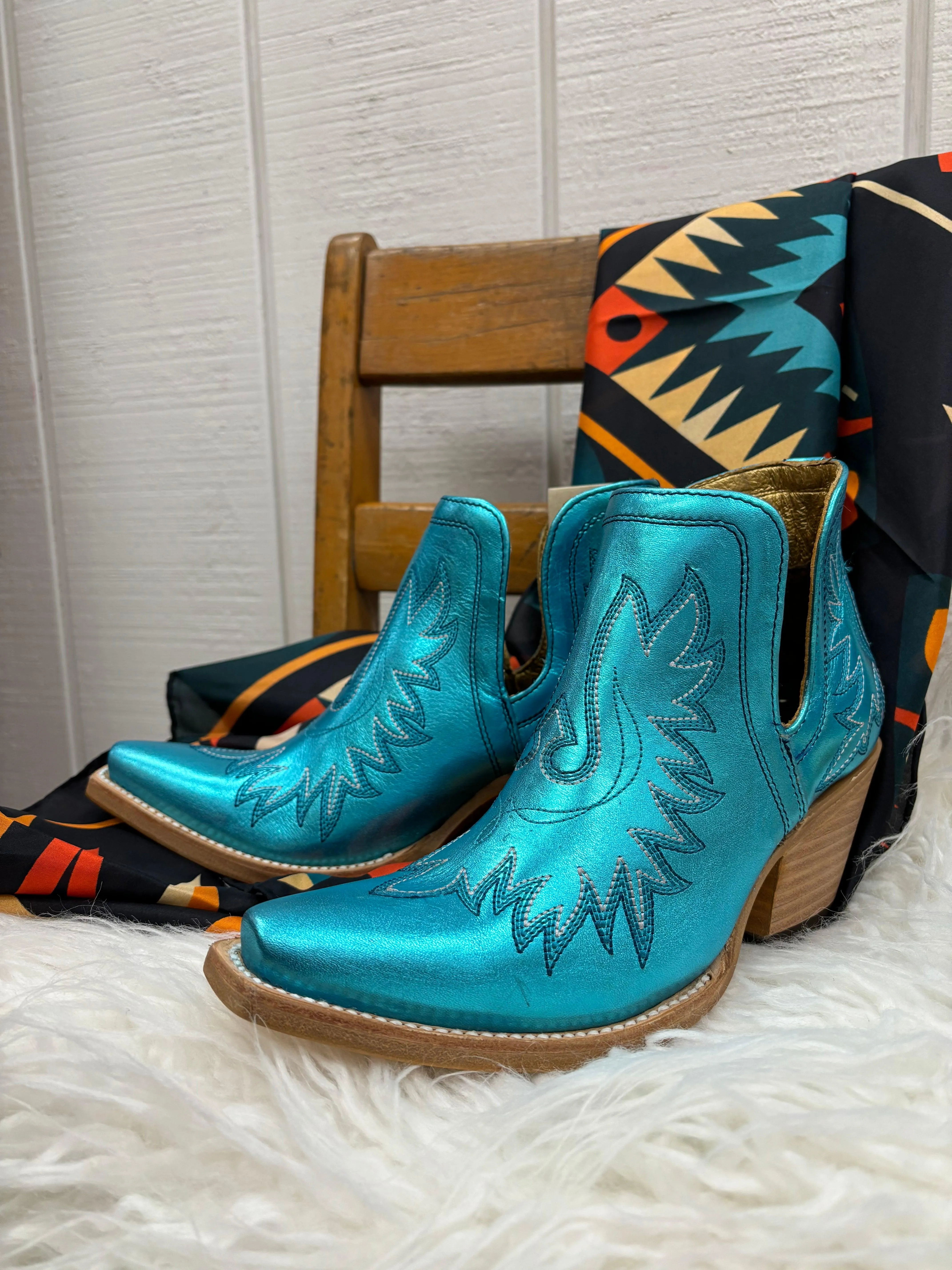 Slim Line Anti-Friction Ariat Women's Electric Calypso Metallic Blue Dixon Shortie Boots 10050873