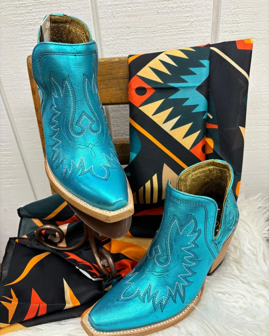 Warm Core quick dry Ariat Women's Electric Calypso Metallic Blue Dixon Shortie Boots 10050873