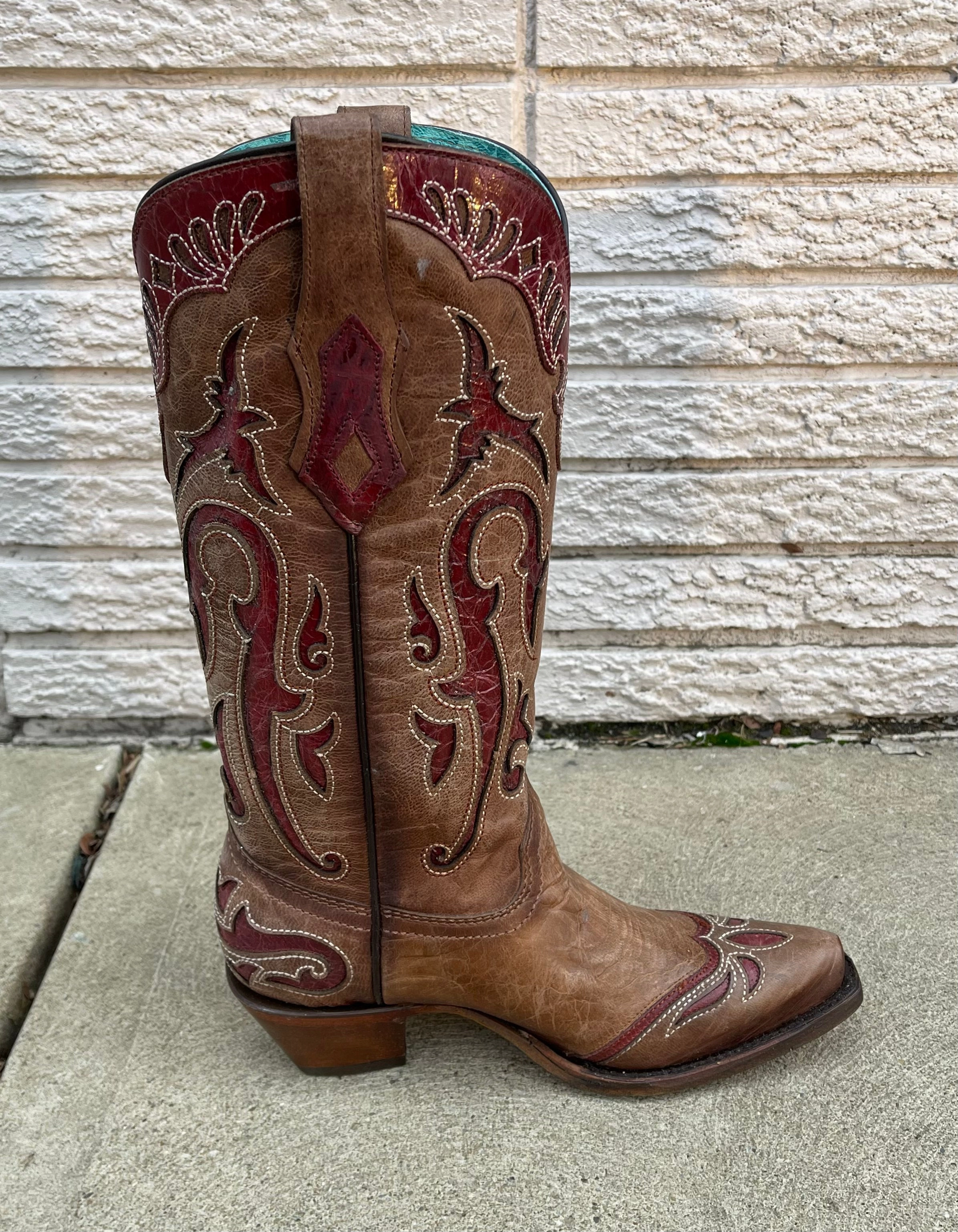 Minimal Build Pull on Corral Women's Orix Brown with Red Inlay Snip Toe Cowgirl Boots C3924