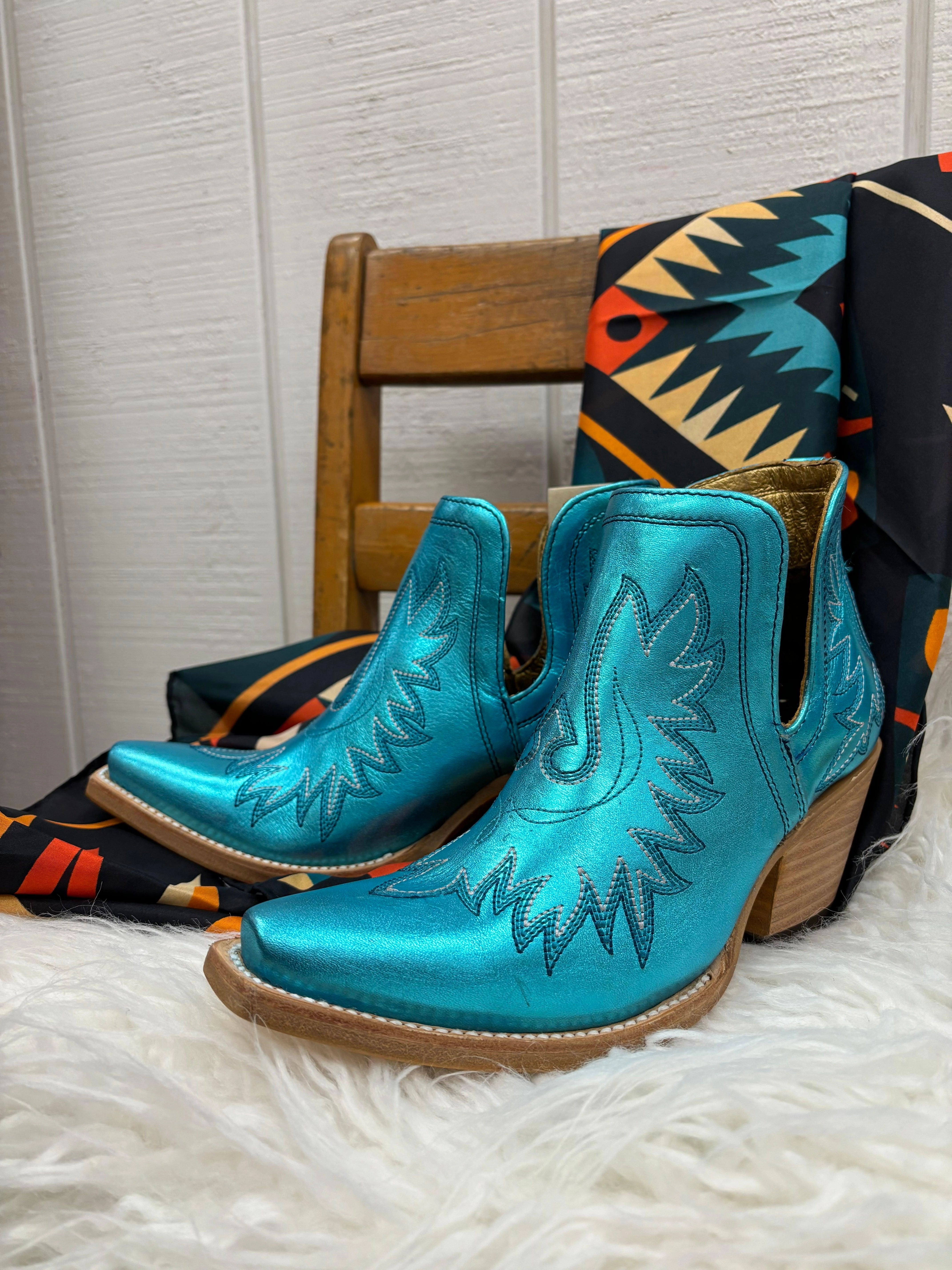 Ariat Women's Electric Calypso Metallic Blue Dixon Shortie Boots 10050873 Outback Travel Anti   Bacterial