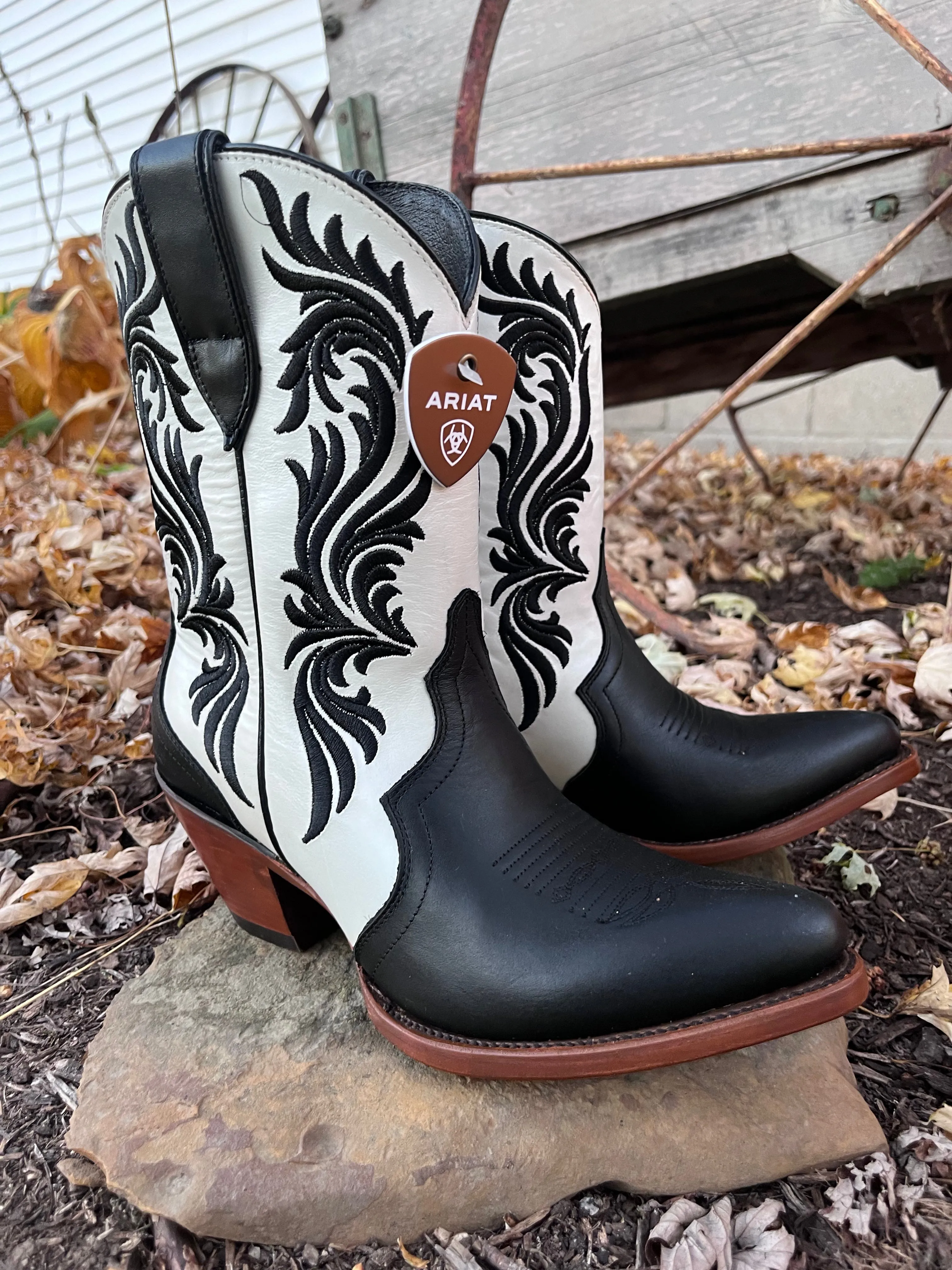 Ariat Women's Antonia Ink Well & Bright Pearl Western Cowgirl Boots 10053789 Chunky Sole Minimal Build