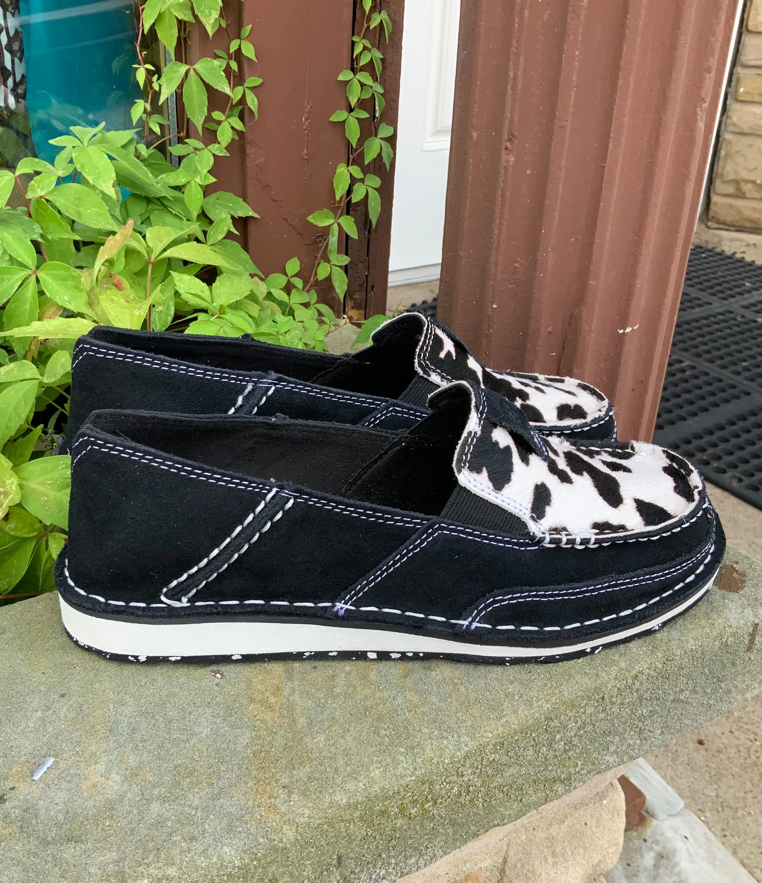 Plan Step Ariat Women's Black Suede Hair-On Cowprint Leather Cruiser Shoes 10042529