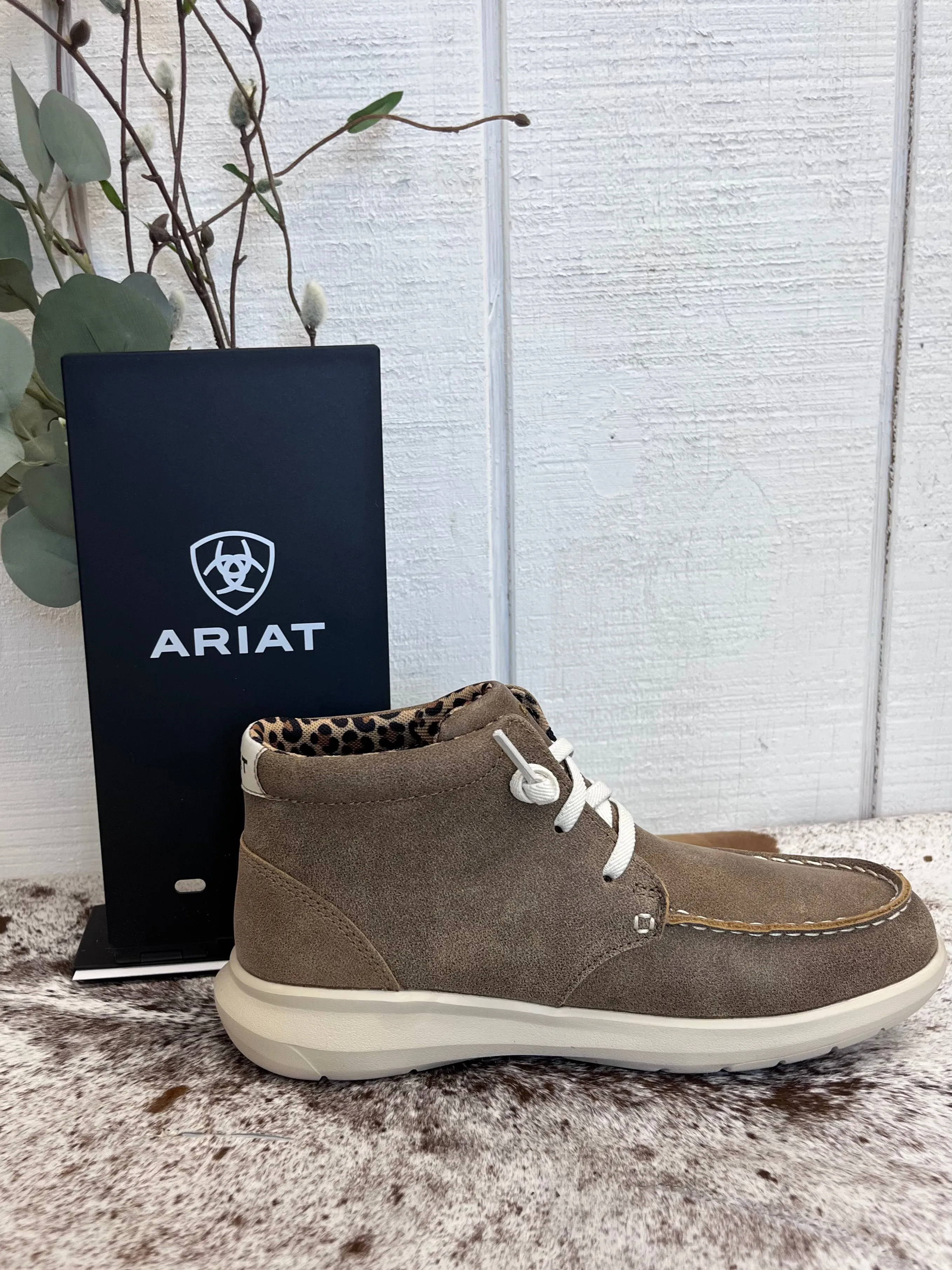 Snow Jog Ariat Women's Brown Bomber Leather High Top Hilo Casual Shoe 10061169