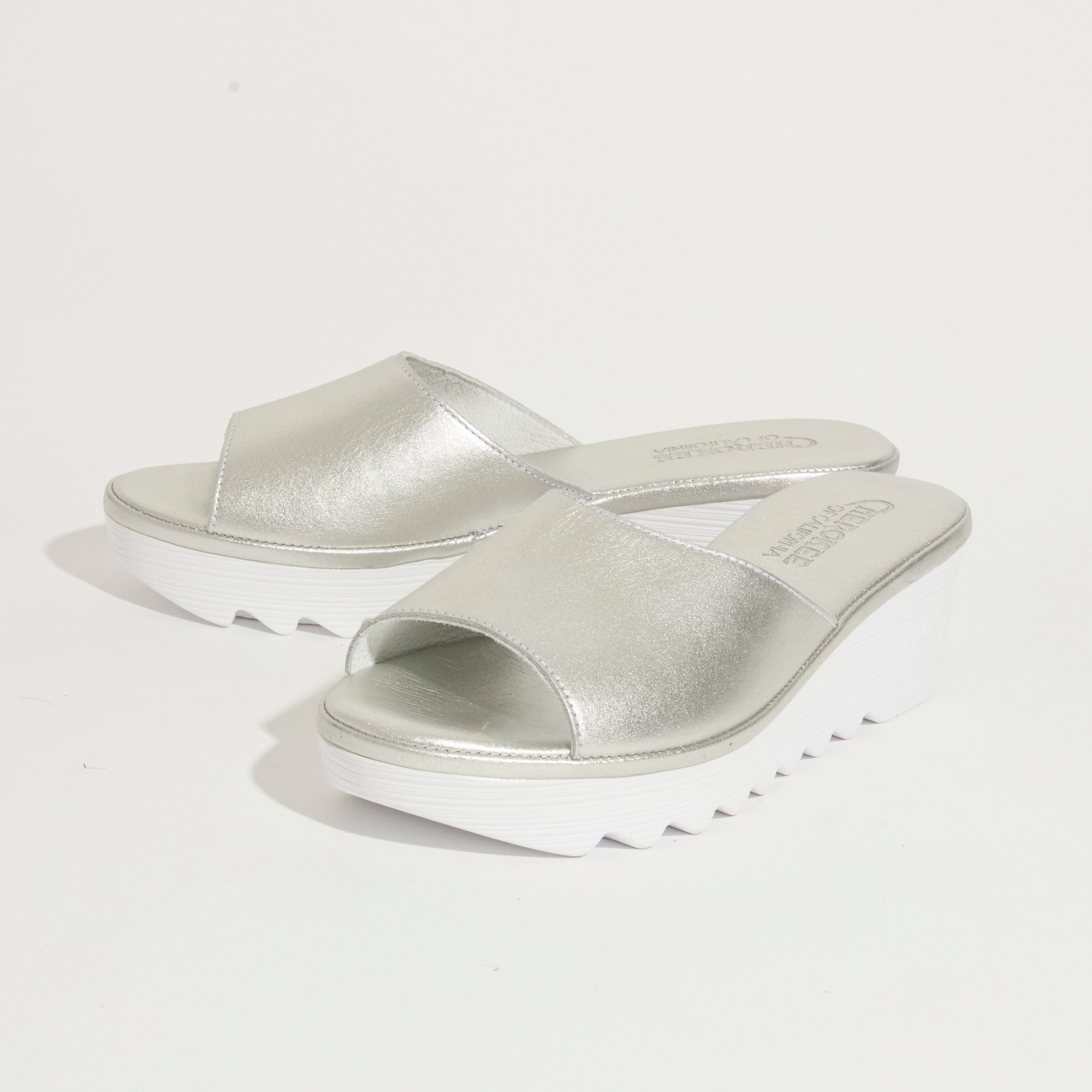 Cindy Mid Beep Silver White Bottom Rubber Outsole Chic Motion