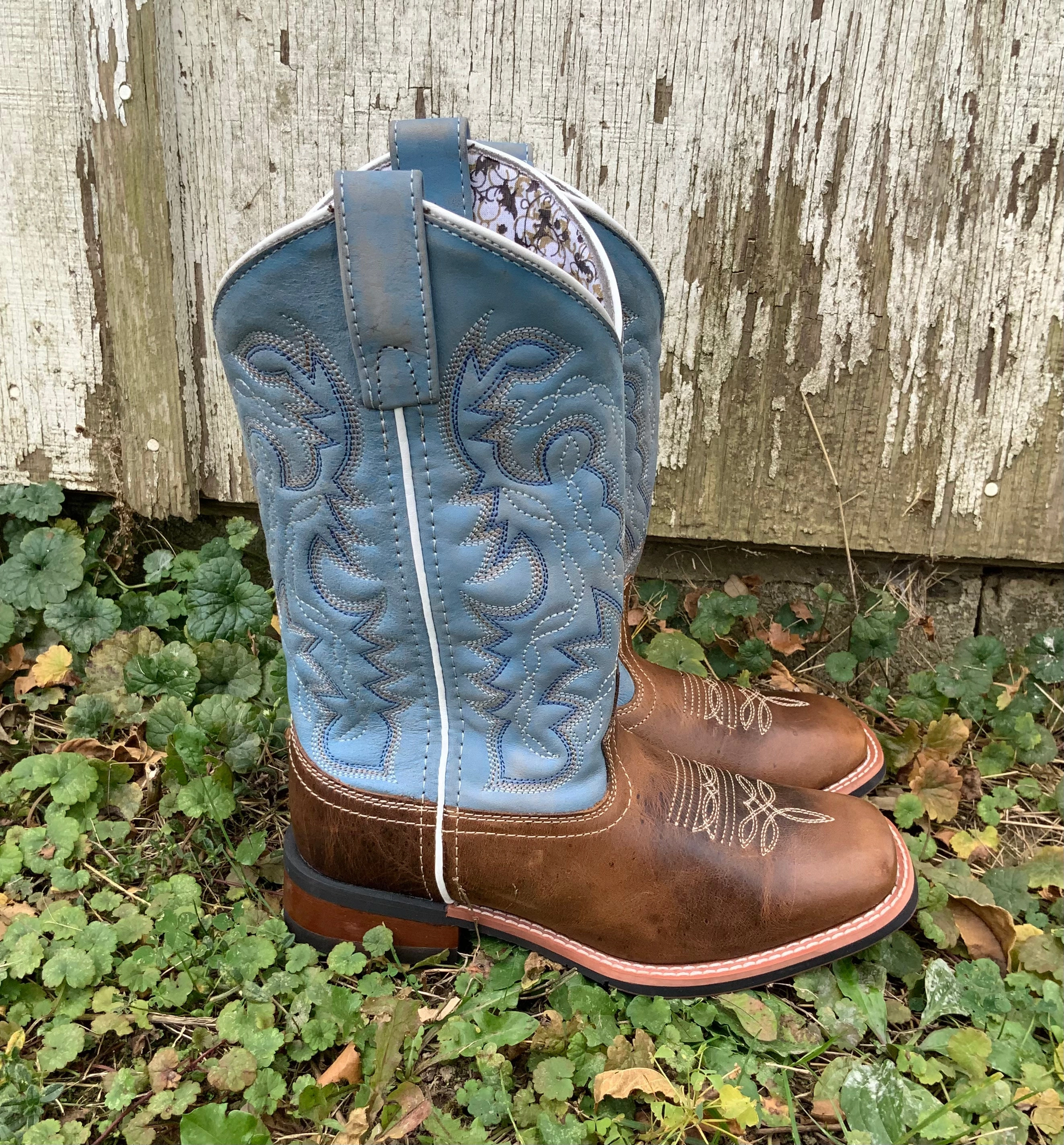 Urban Edge Comfortable Shank Laredo Women's Darla Honey Square Toe Cowgirl Boots 5895