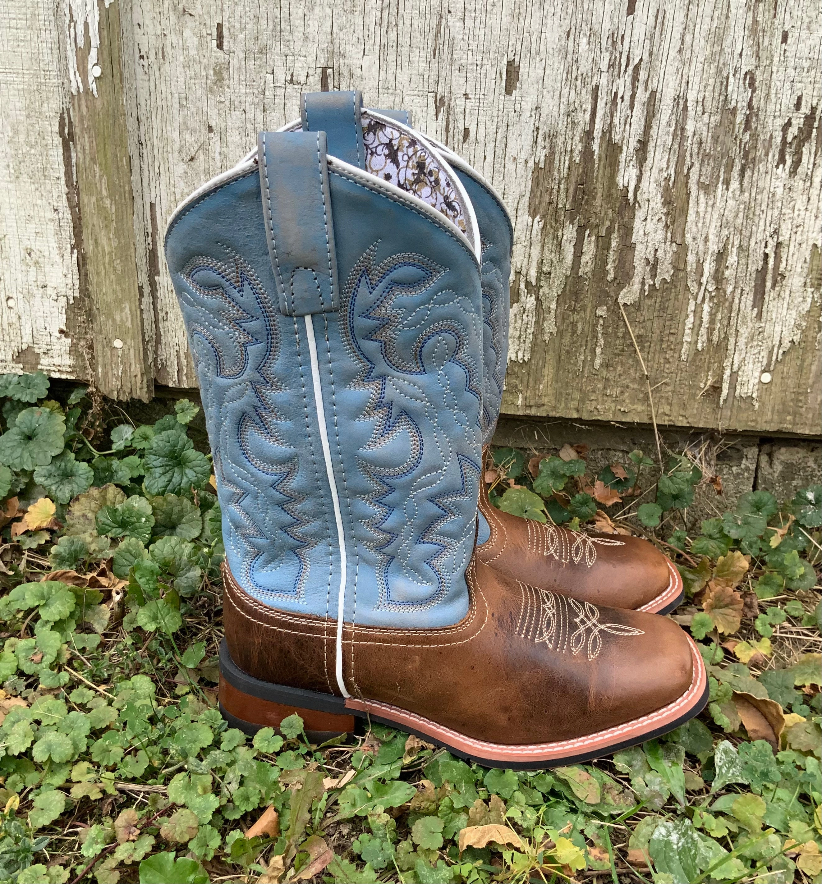 Urban Edge Comfortable Shank Laredo Women's Darla Honey Square Toe Cowgirl Boots 5895