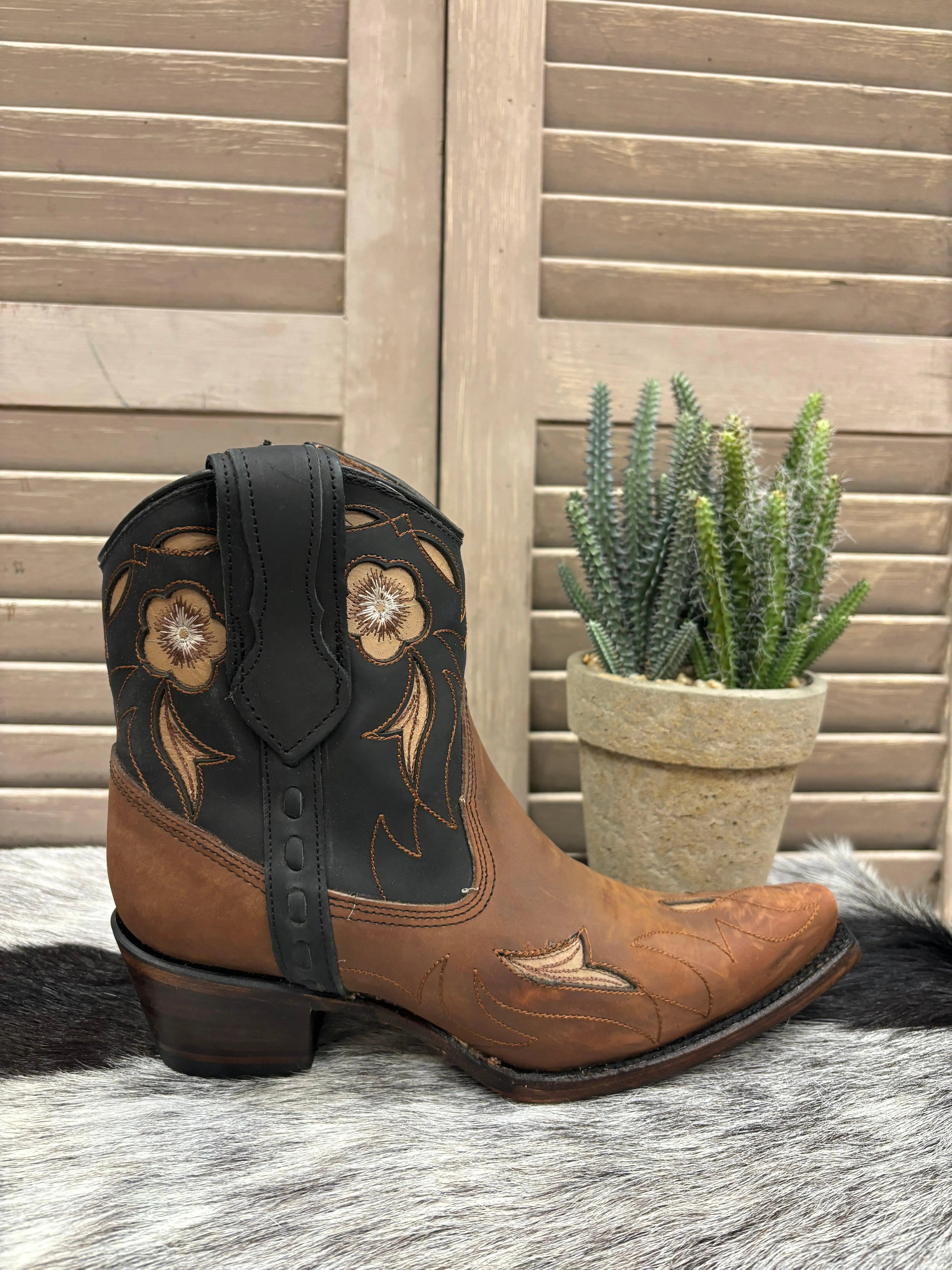 Dad Mode High Utility Circle G Women's Brown & Dark Navy Floral Snip Toe Shortie Cowgirl Ankle Boots L6096