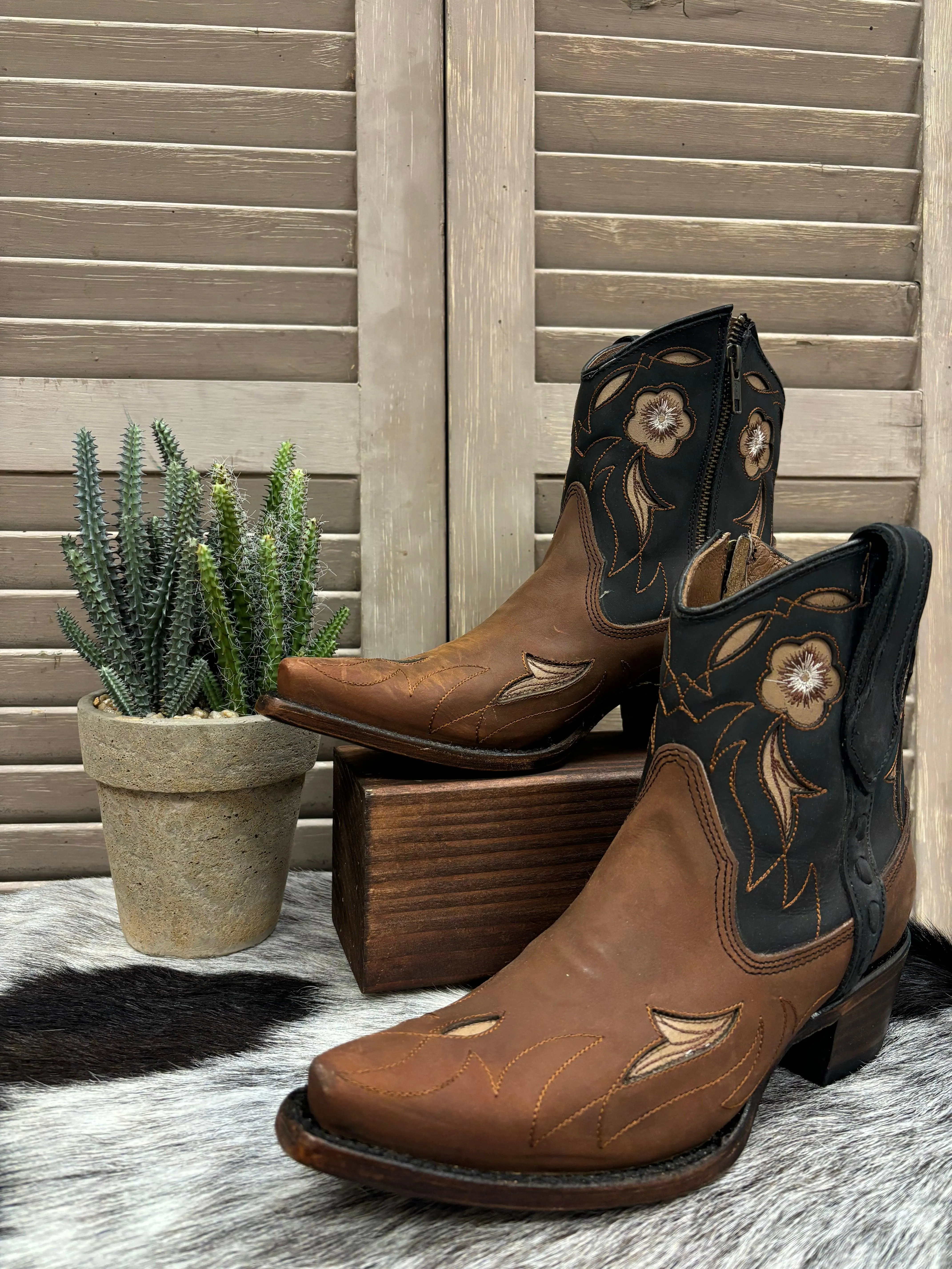 Circle G Women's Brown & Dark Navy Floral Snip Toe Shortie Cowgirl Ankle Boots L6096 Trail Friendly No Laces