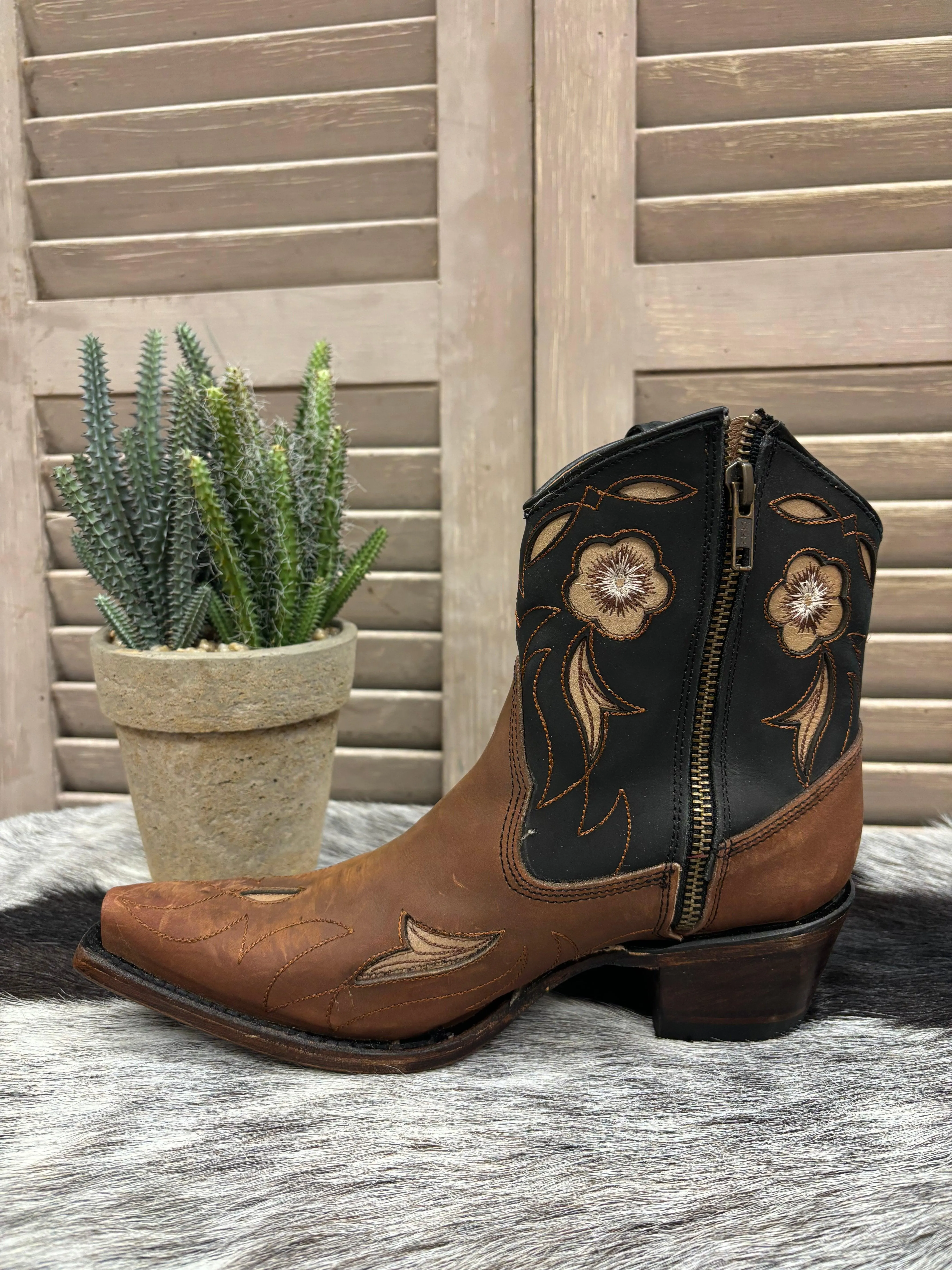Circle G Women's Brown & Dark Navy Floral Snip Toe Shortie Cowgirl Ankle Boots L6096 Wide Sole