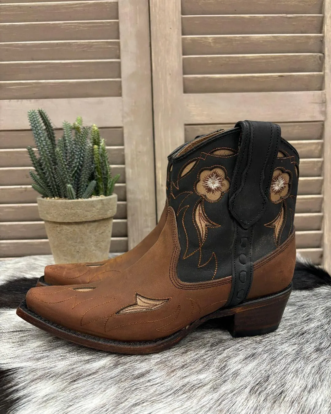 Circle G Women's Brown & Dark Navy Floral Snip Toe Shortie Cowgirl Ankle Boots L6096 Durable Construction