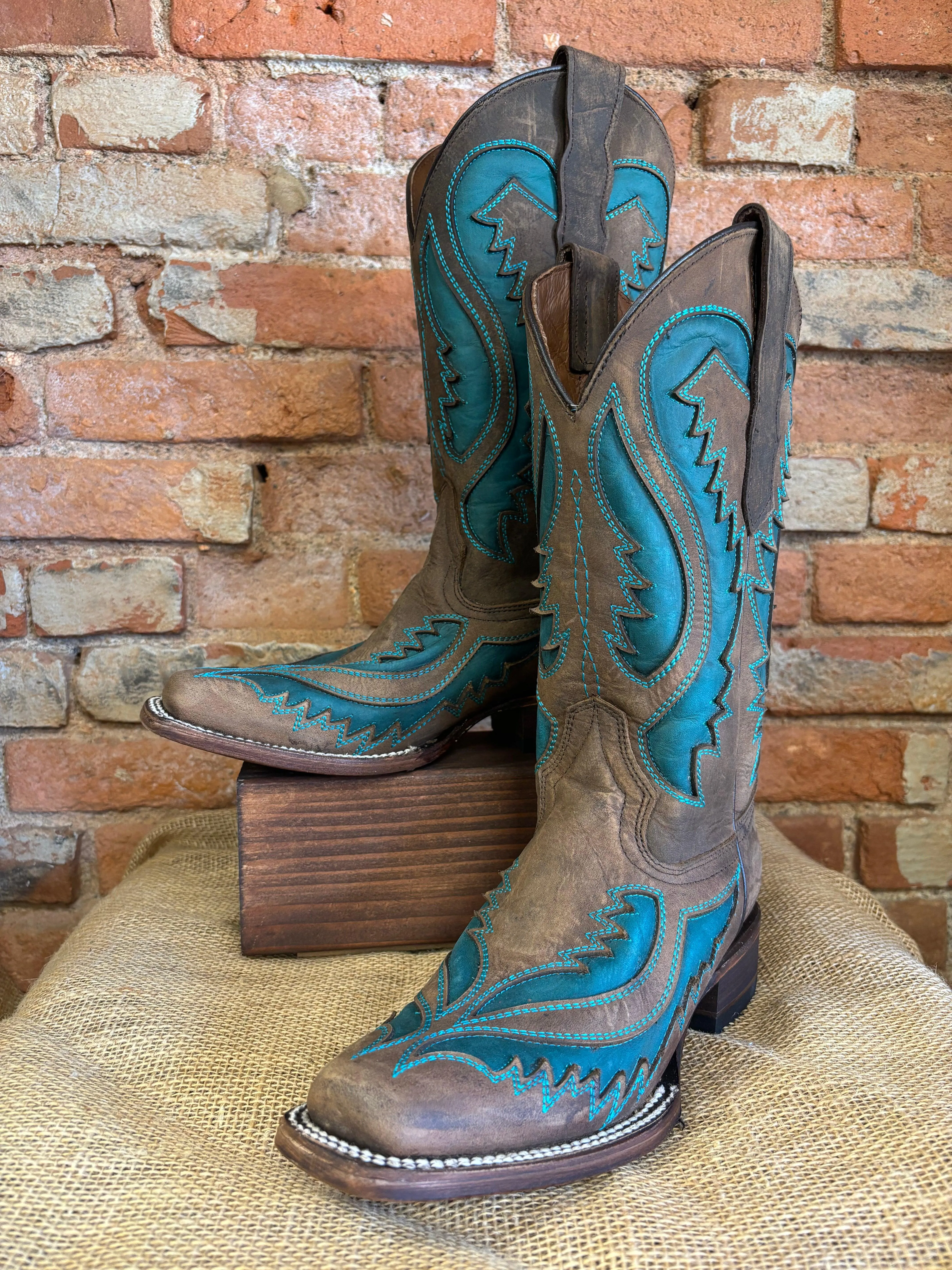Circle G Women's Brown & Turquoise Inlay Square Toe Cowgirl Boots L6128 Modern Comfort Flexible Fit