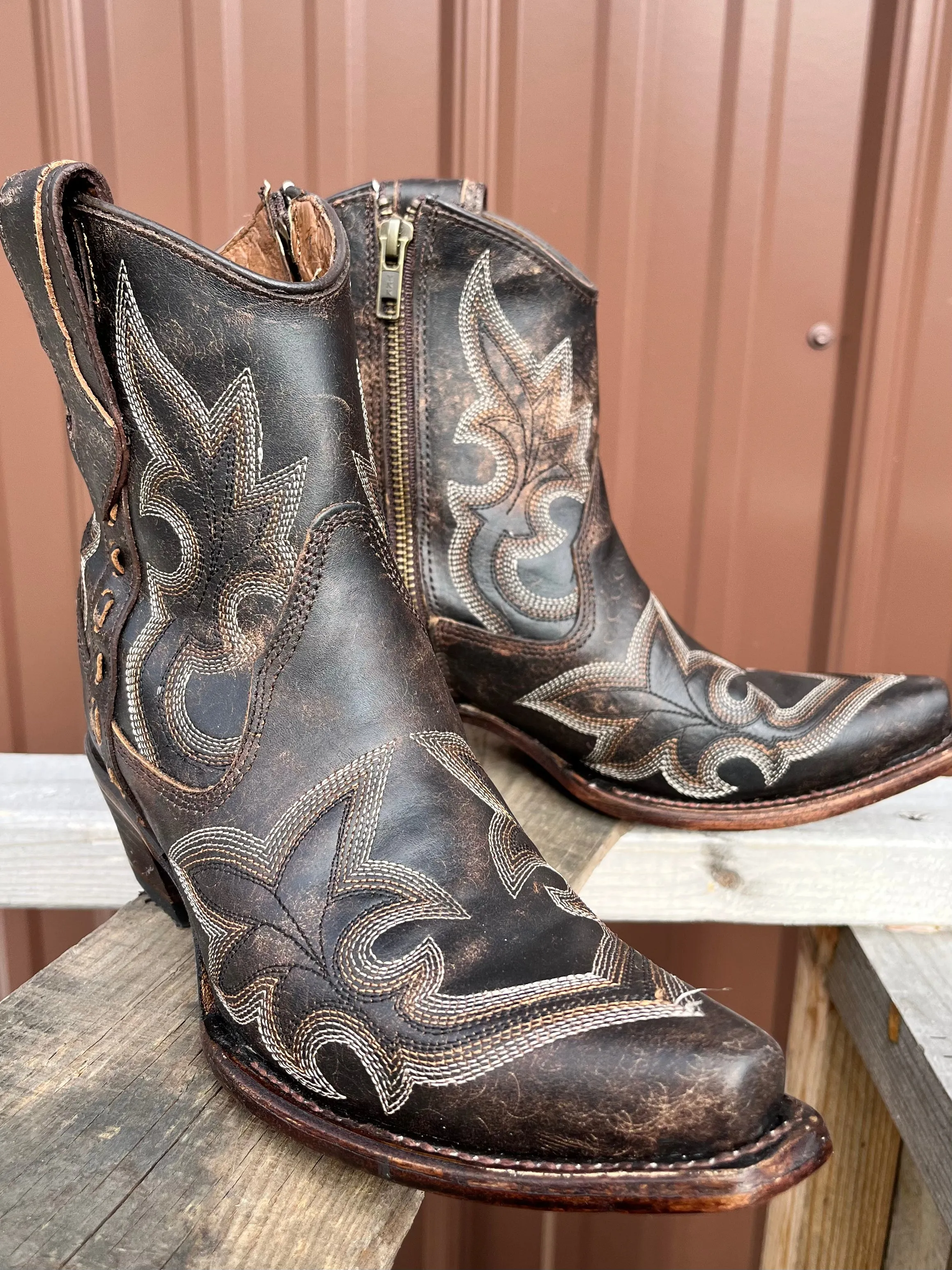 Hybrid style Trendy Look Circle G Women's Dark Brown Embroidered Ankle Cowgirl Boot L5917