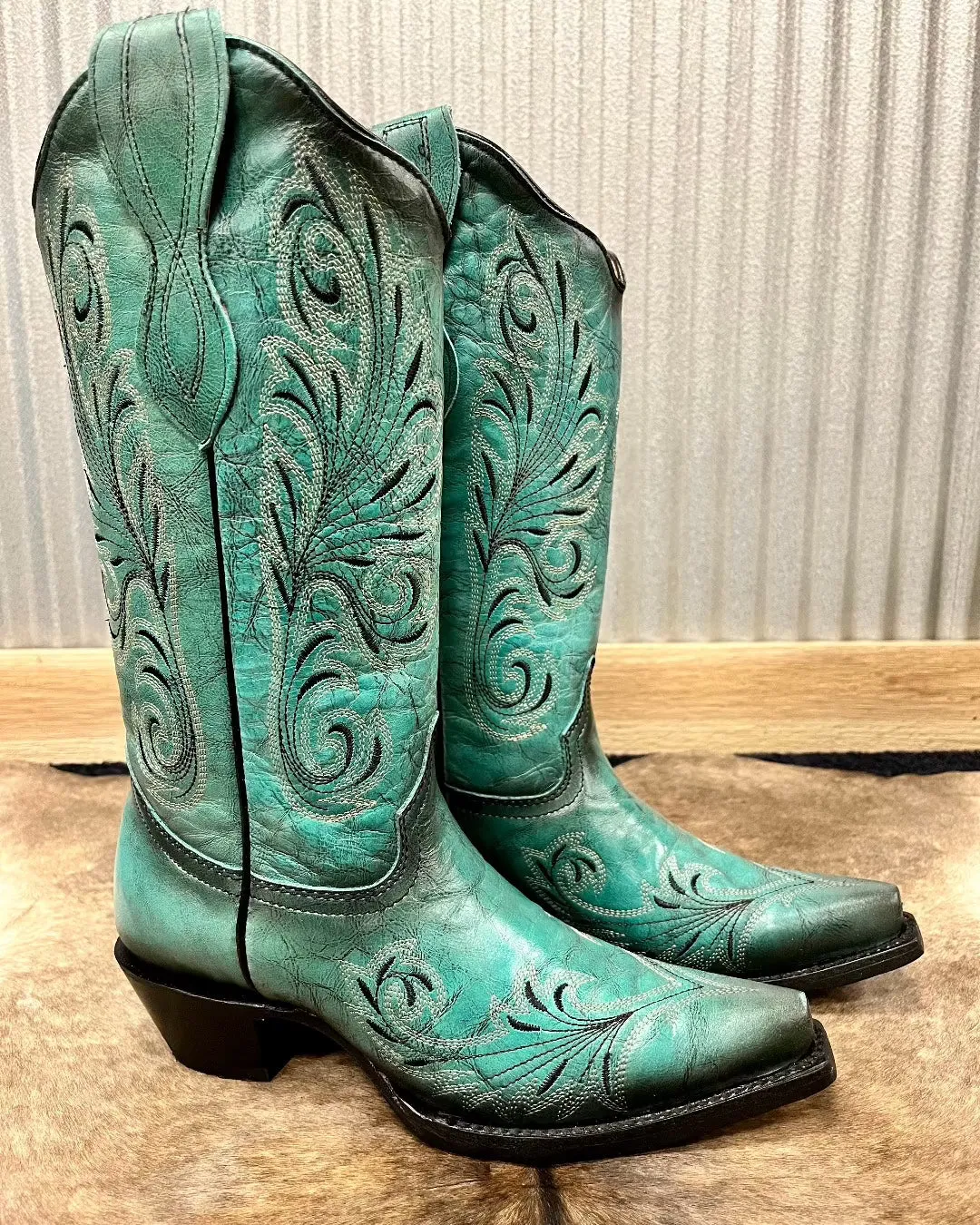 Walk Friendly All terrain Circle G Women's Turquoise Snip Toe Cowgirl Boots L2076