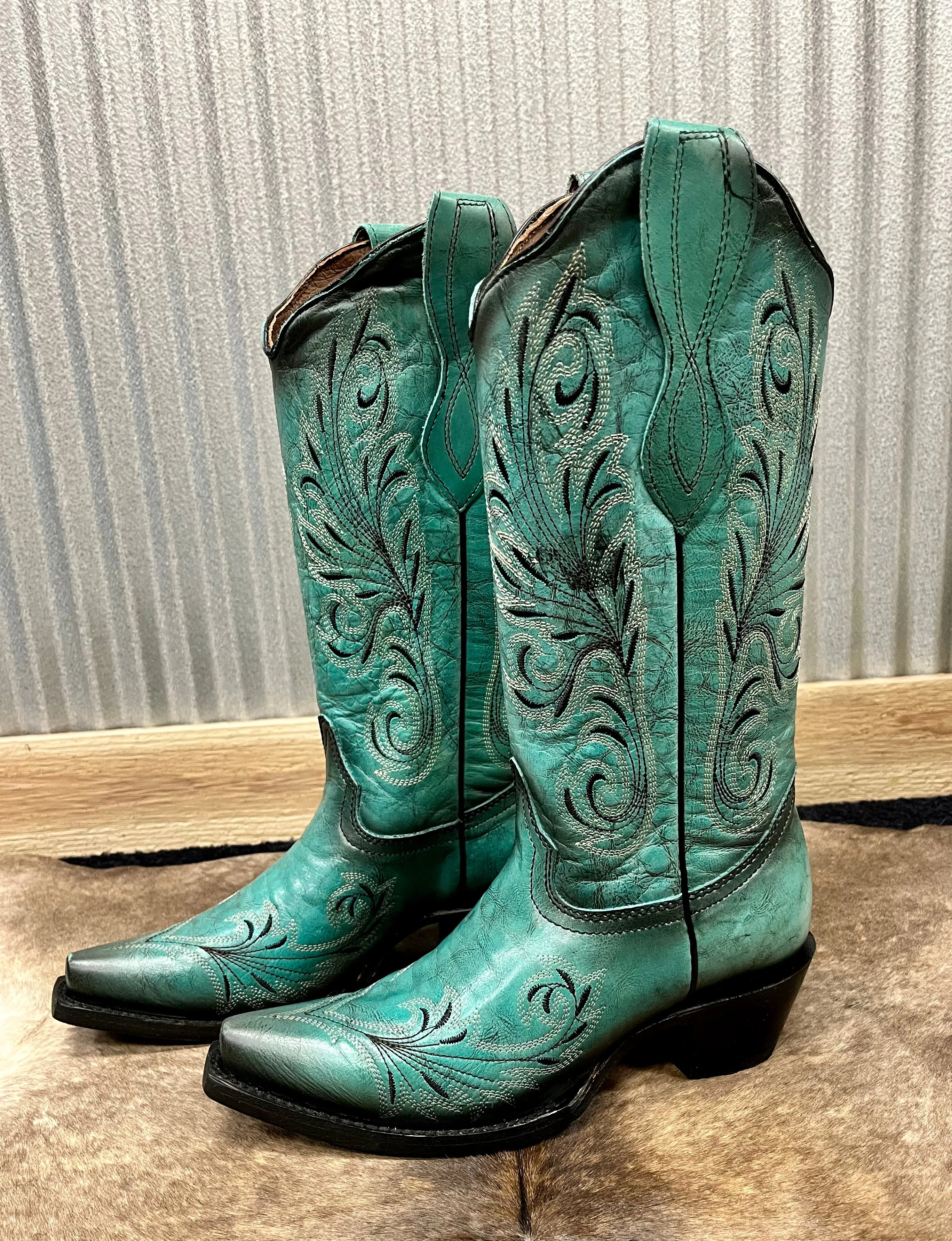 Circle G Women's Turquoise Snip Toe Cowgirl Boots L2076 Flexible Upper Sturdy sole