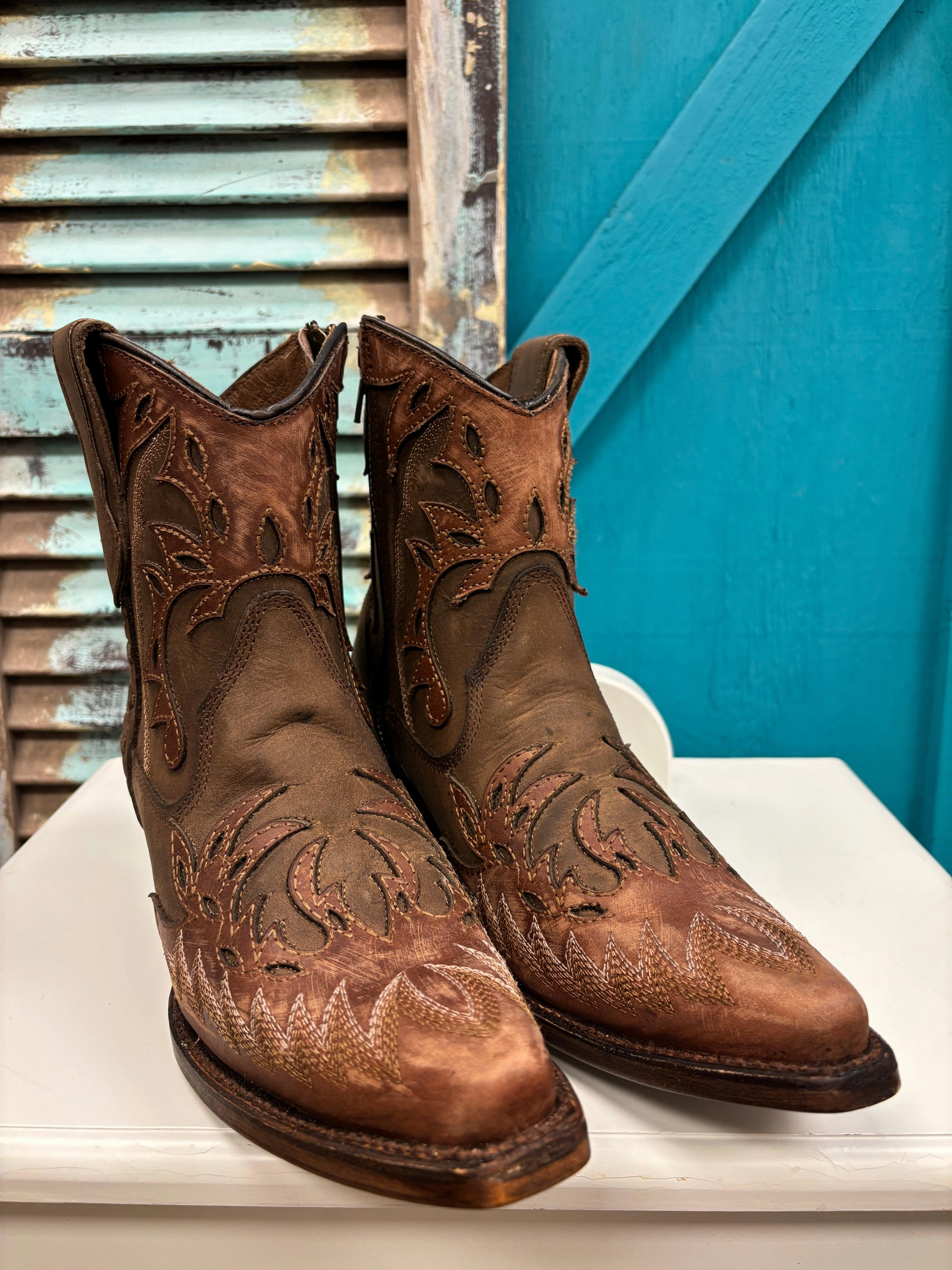 Circle G Women's Cognac & Tobacco Embroidered Wing Tip Ankle Boots L6100 Subtle Lines High   Quality