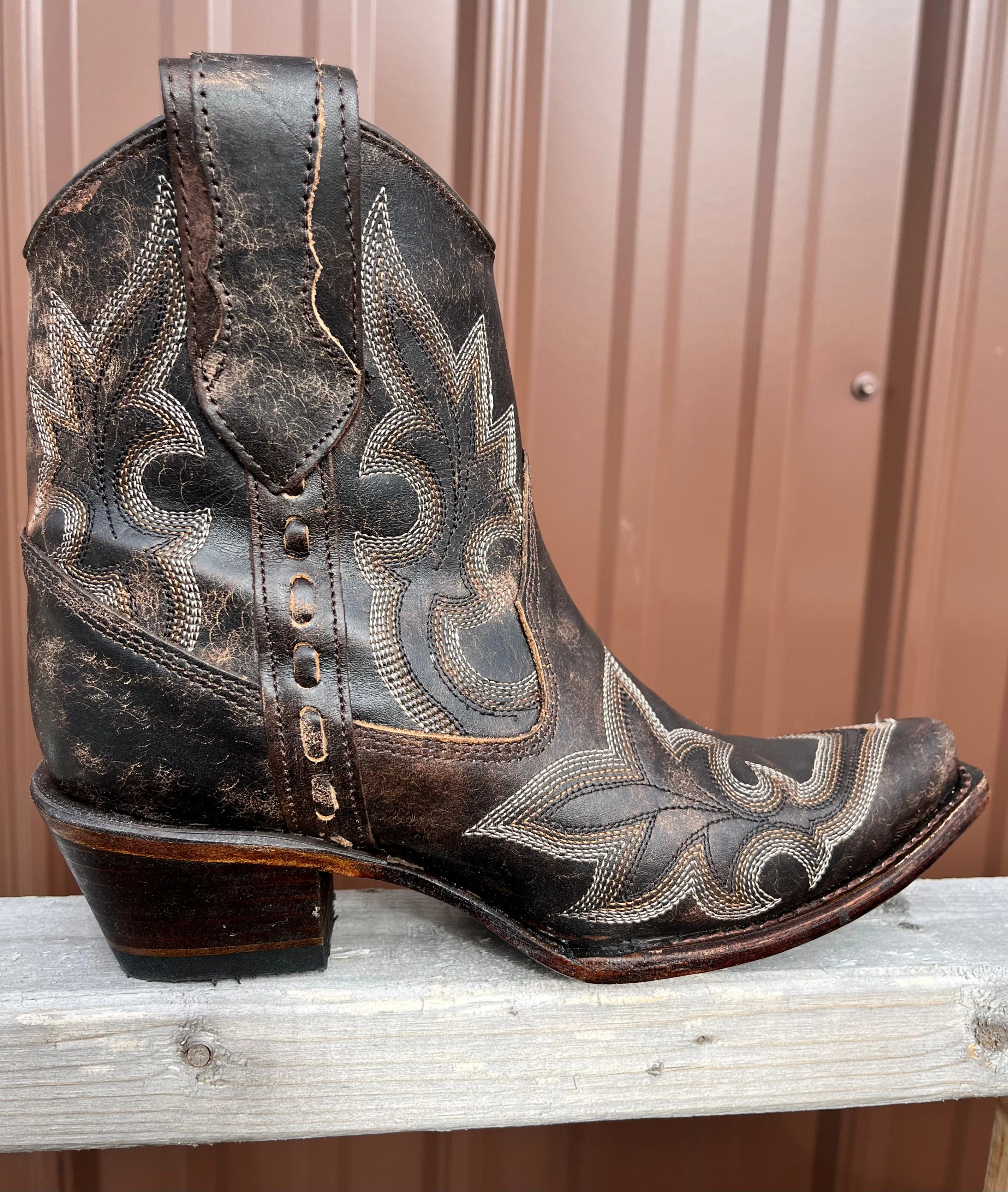 Street Utility Circle G Women's Dark Brown Embroidered Ankle Cowgirl Boot L5917