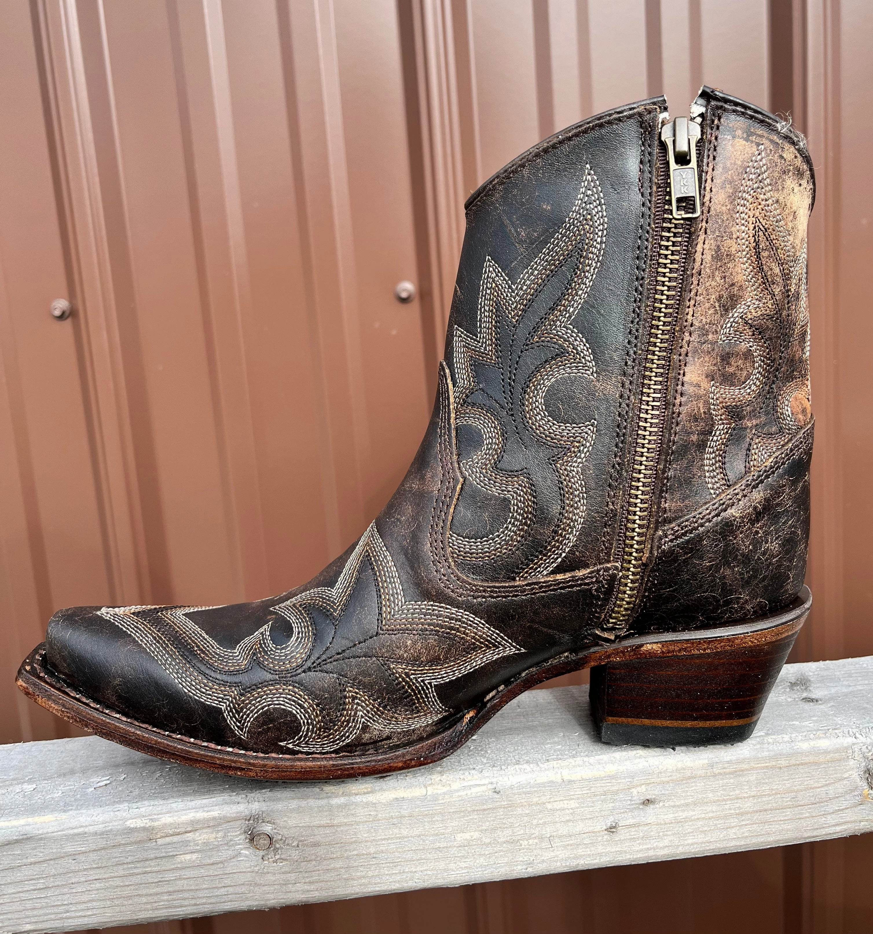 Pull-on style Warm Touch Circle G Women's Dark Brown Embroidered Ankle Cowgirl Boot L5917