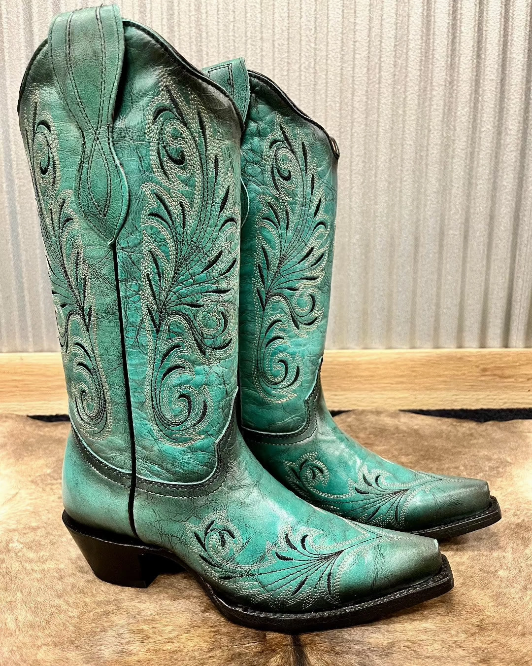 Walk Friendly All terrain Circle G Women's Turquoise Snip Toe Cowgirl Boots L2076
