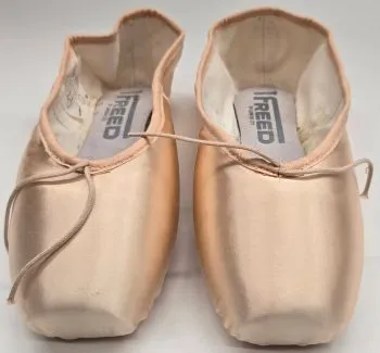 Studios II -- Pointe Shoe -- European Pink Satin Heat Free Light Core