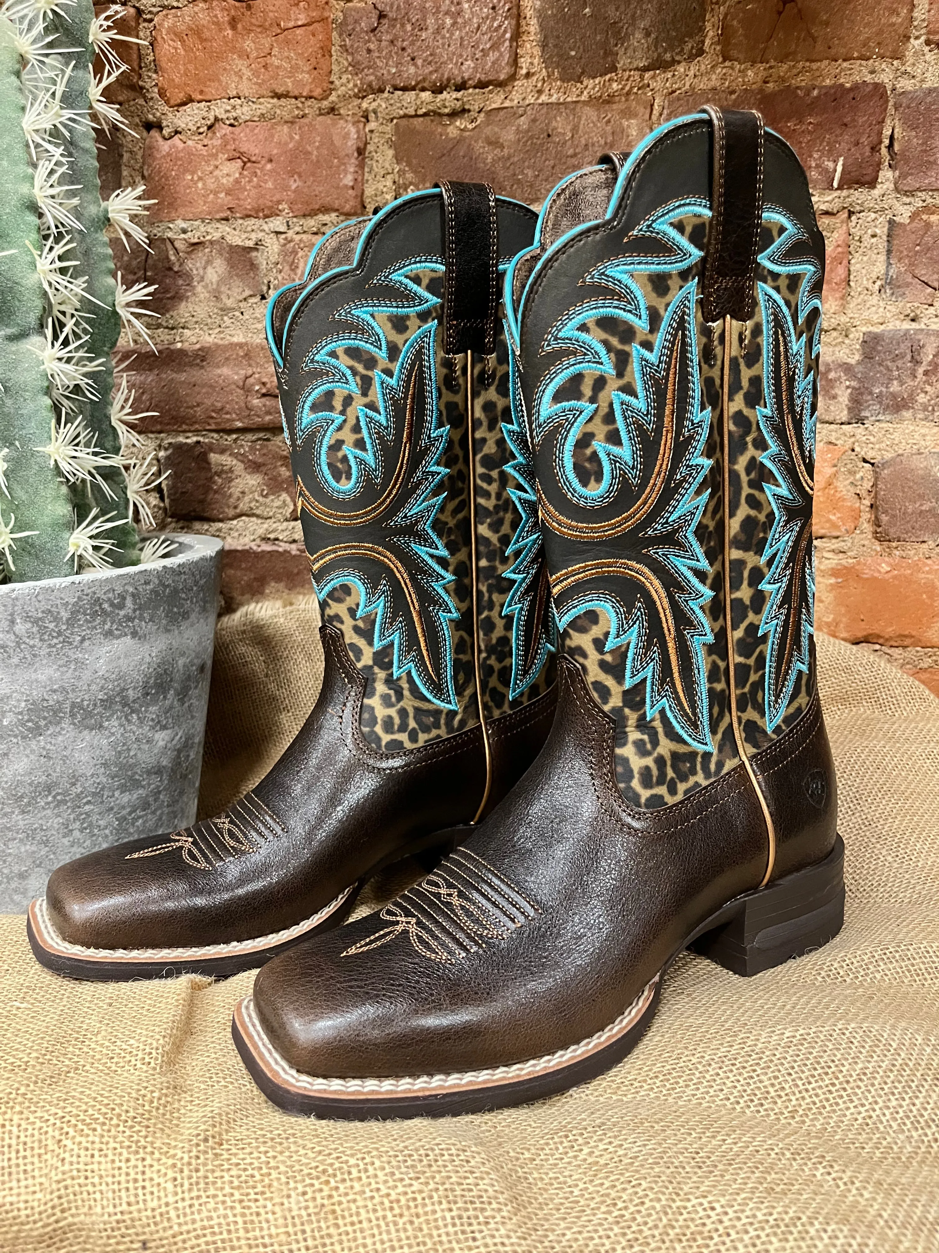 Running Comfort Ariat Women's Chocolate and Leopard Print Shock Shield Wide Square Toe Cowgirl Boots 10038276