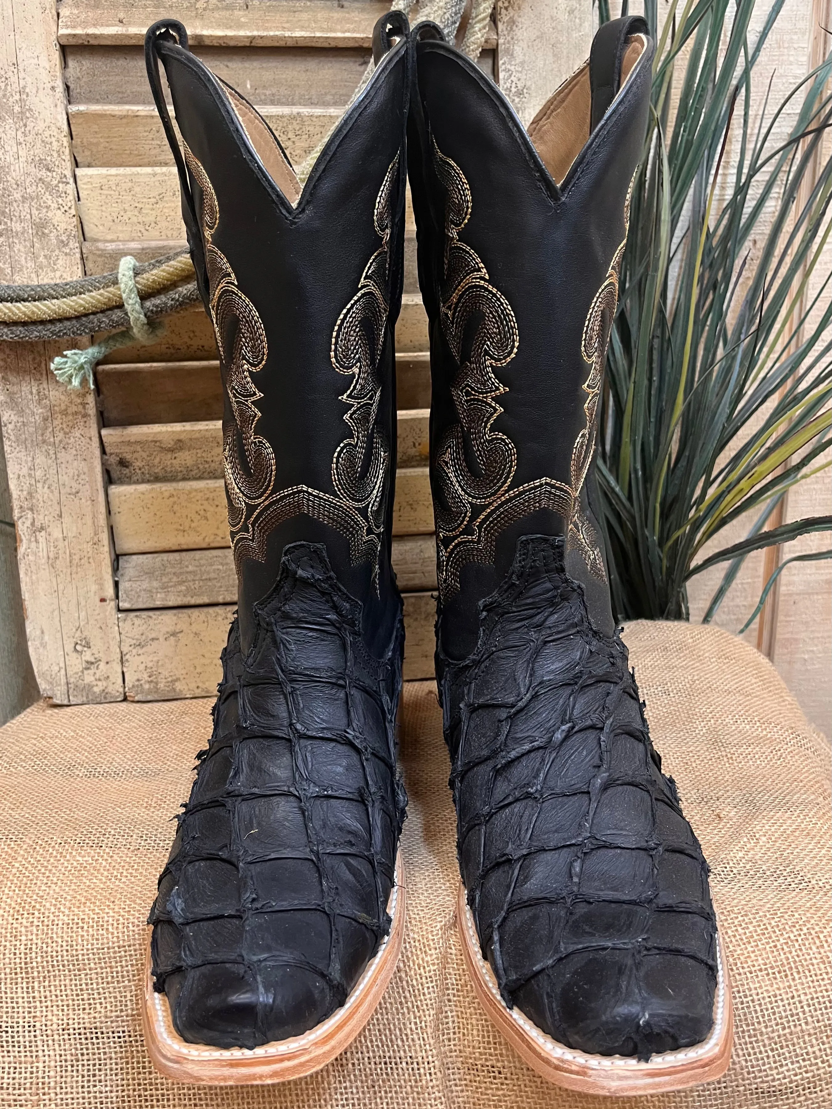 Dust proof Cozy Interior Corral Men's Black Pirarucu Big Bass Narrow Square Toe Cowboy Boots A4339