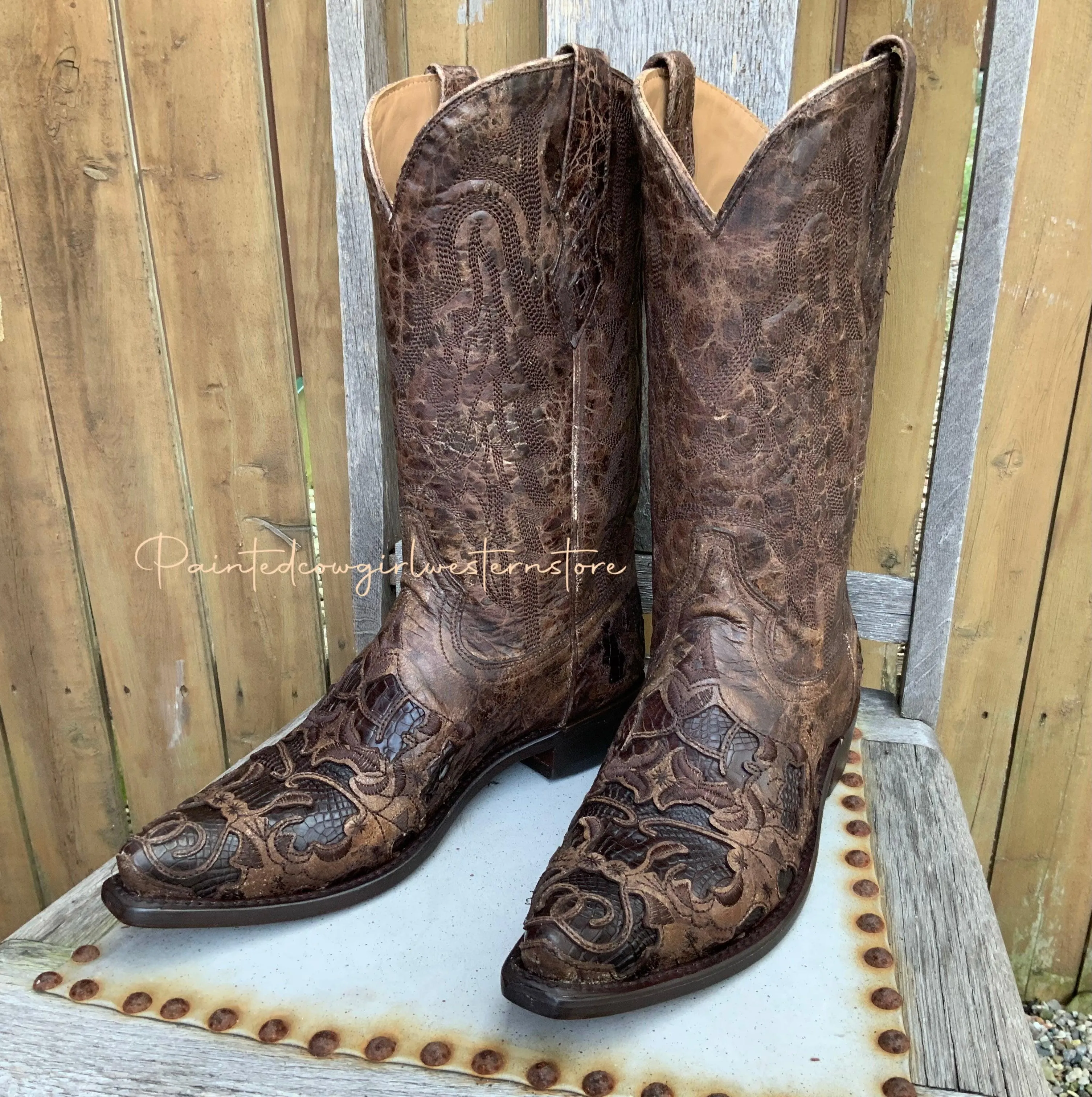 Corral Men's Distressed Brown Alligator Inlay Snip Toe Cowboy Boots A4115 Slip-On Style