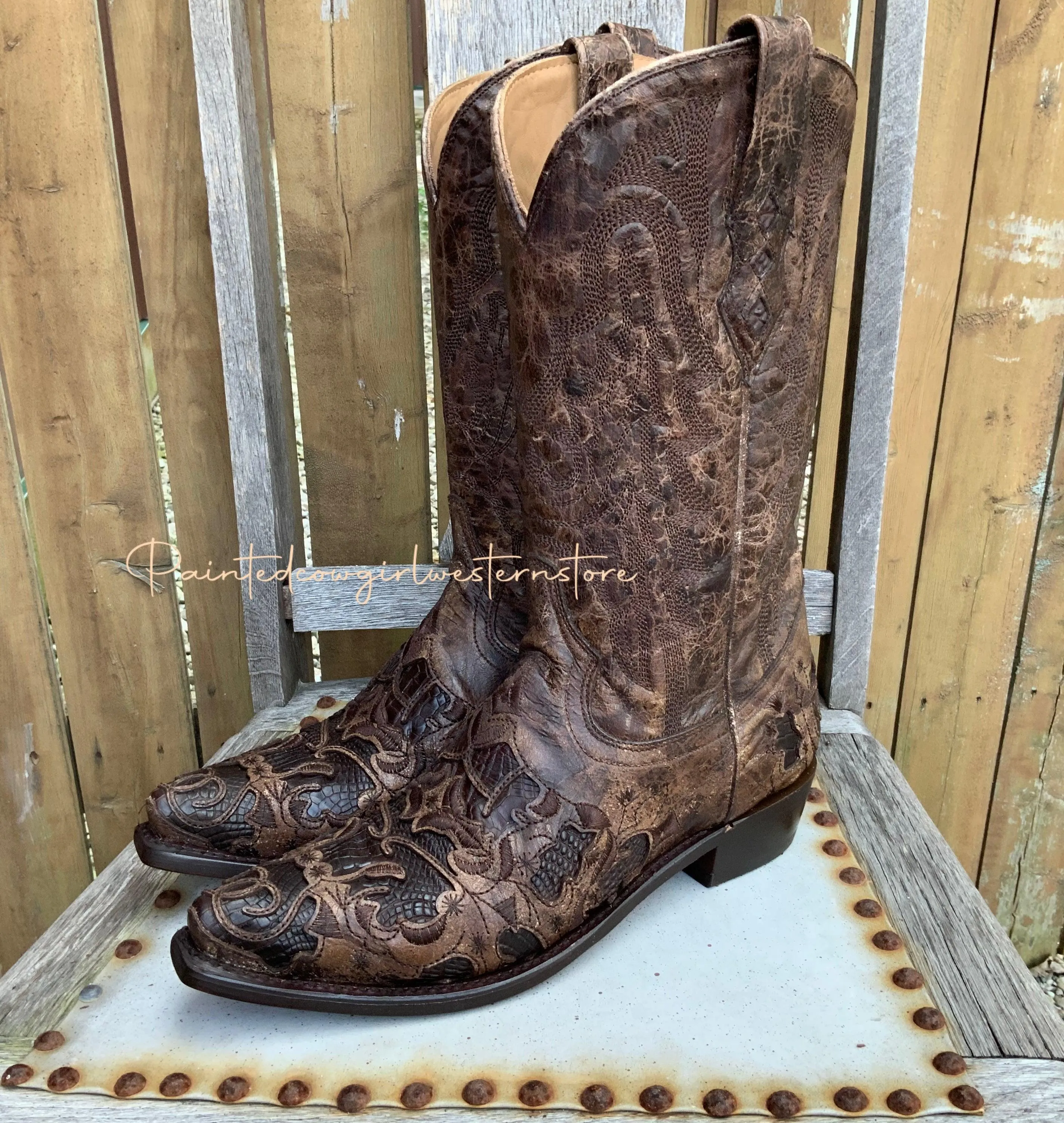 Modern Comfort Easy Clean Corral Men's Distressed Brown Alligator Inlay Snip Toe Cowboy Boots A4115