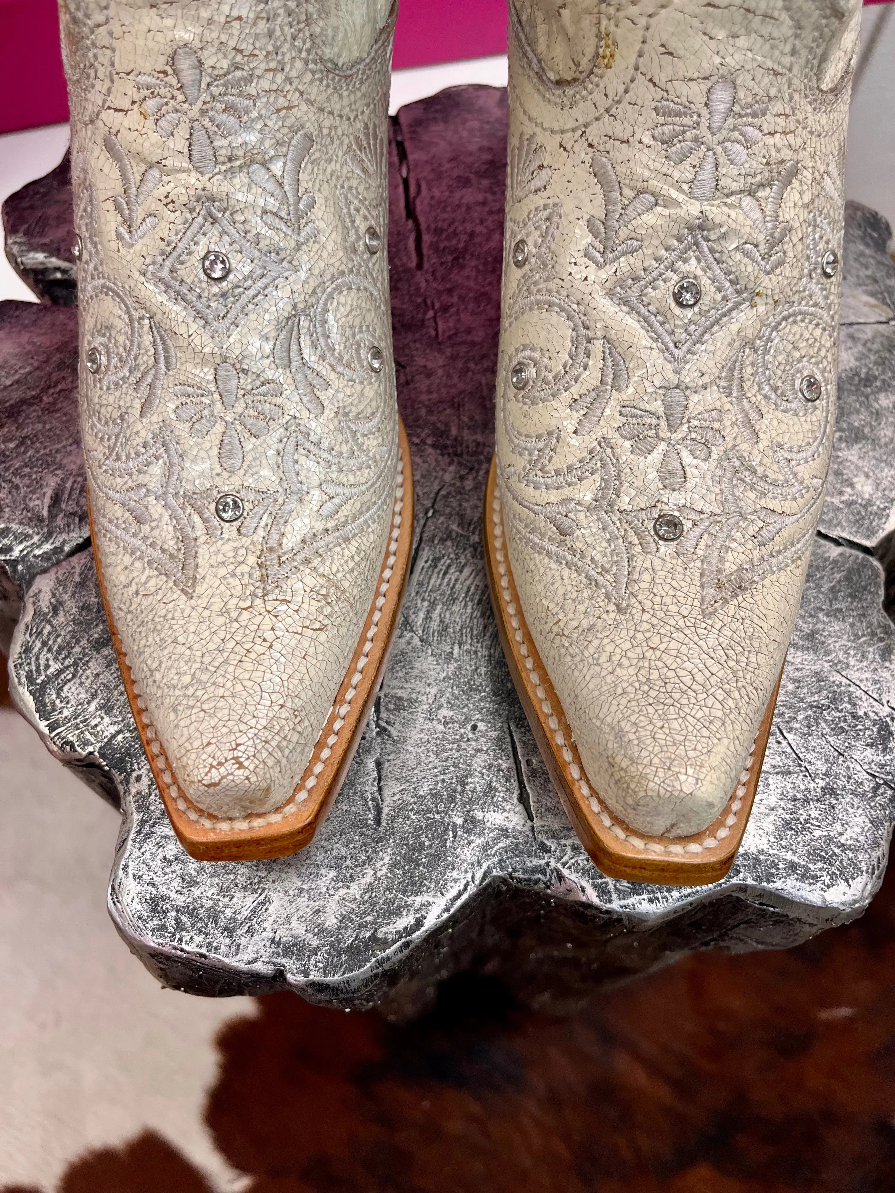 Corral Women's Bone White Crystal Overlay Snip Toe Cowgirl Boots Z5123 Camouflage Pattern