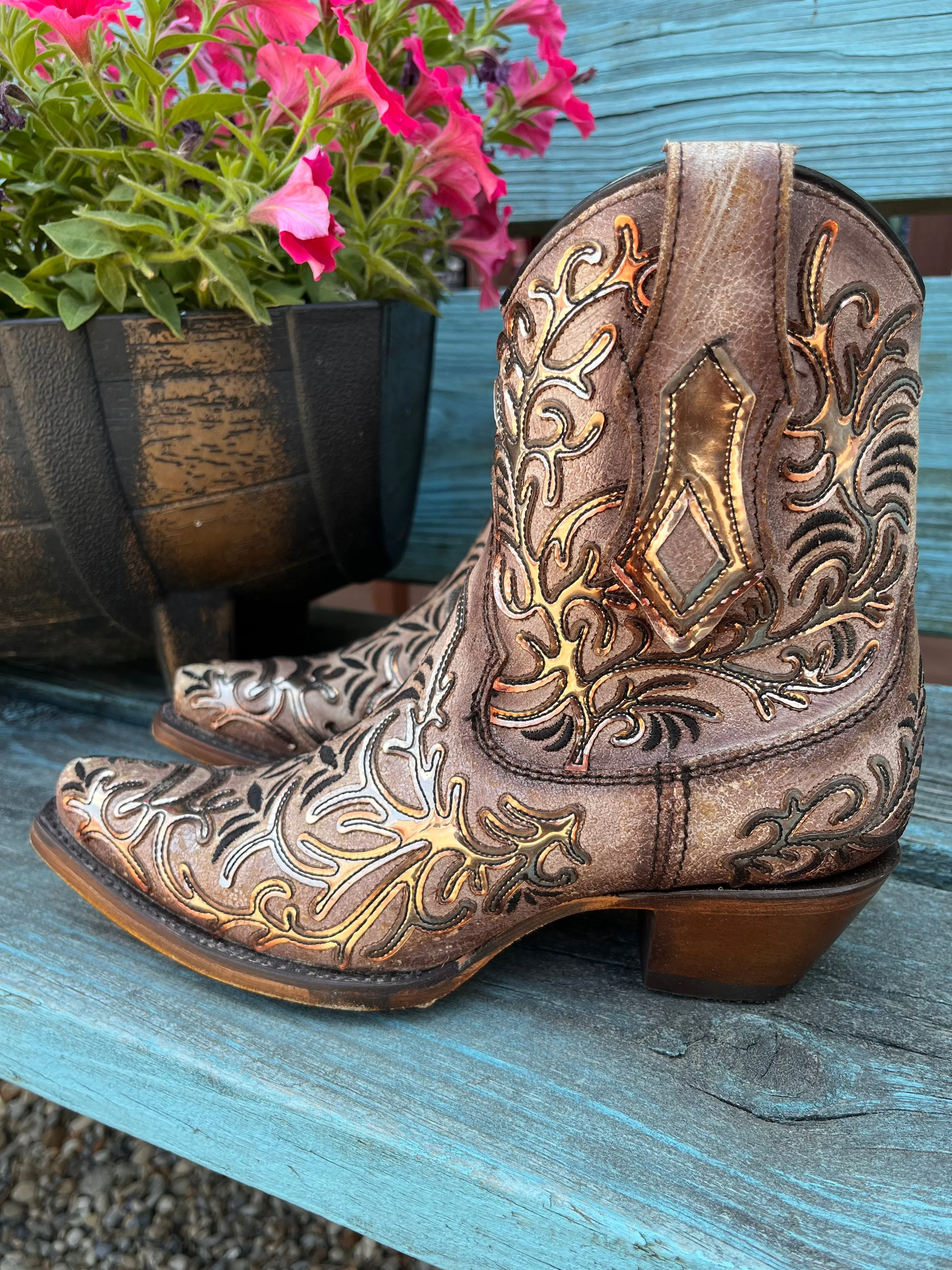 Easy Pairing Tough Terrain Corral Women's Tan Golden Mirror & Black Ankle Cowgirl Boots C4007
