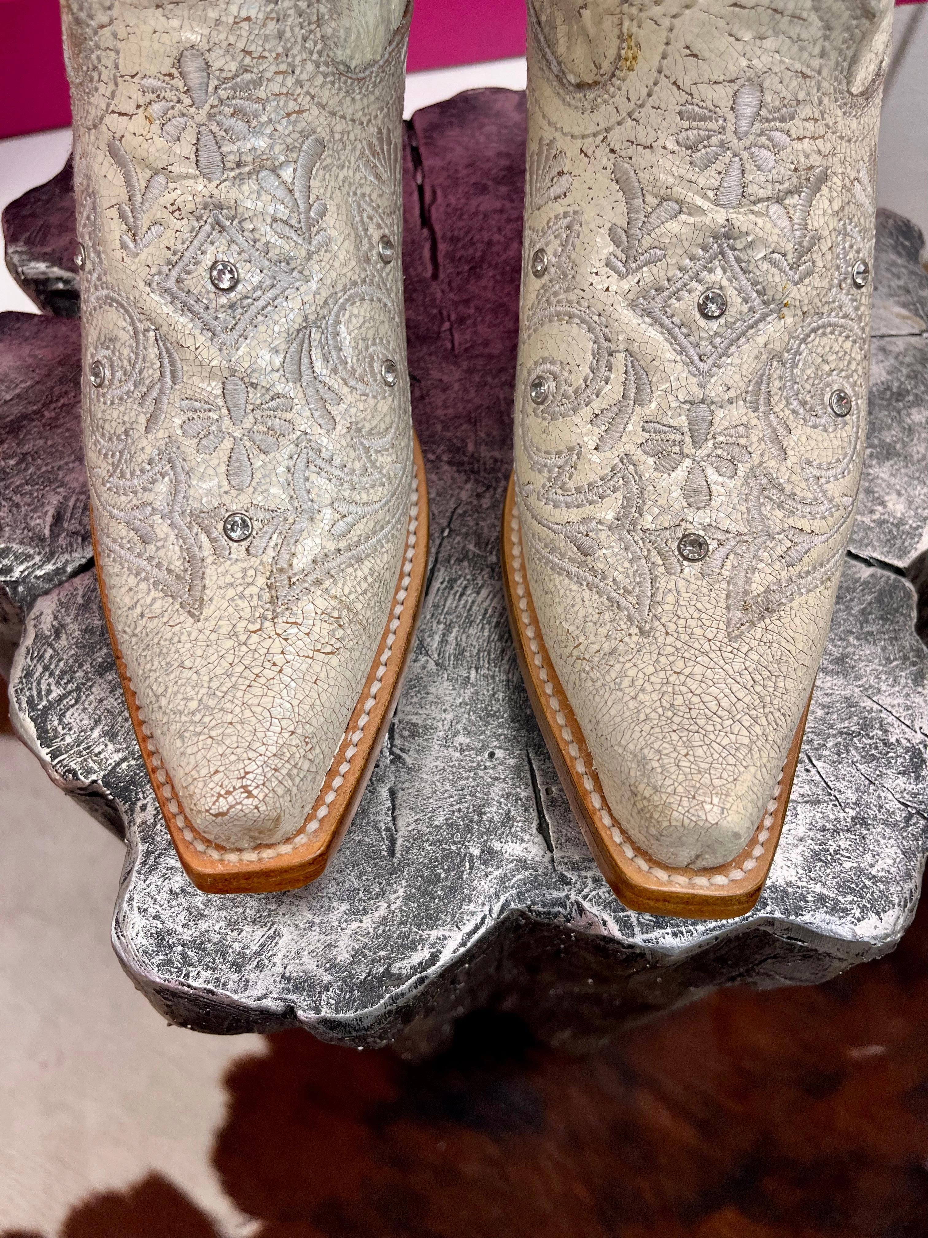 Corral Women's Bone White Crystal Overlay Snip Toe Cowgirl Boots Z5123 Camouflage Pattern