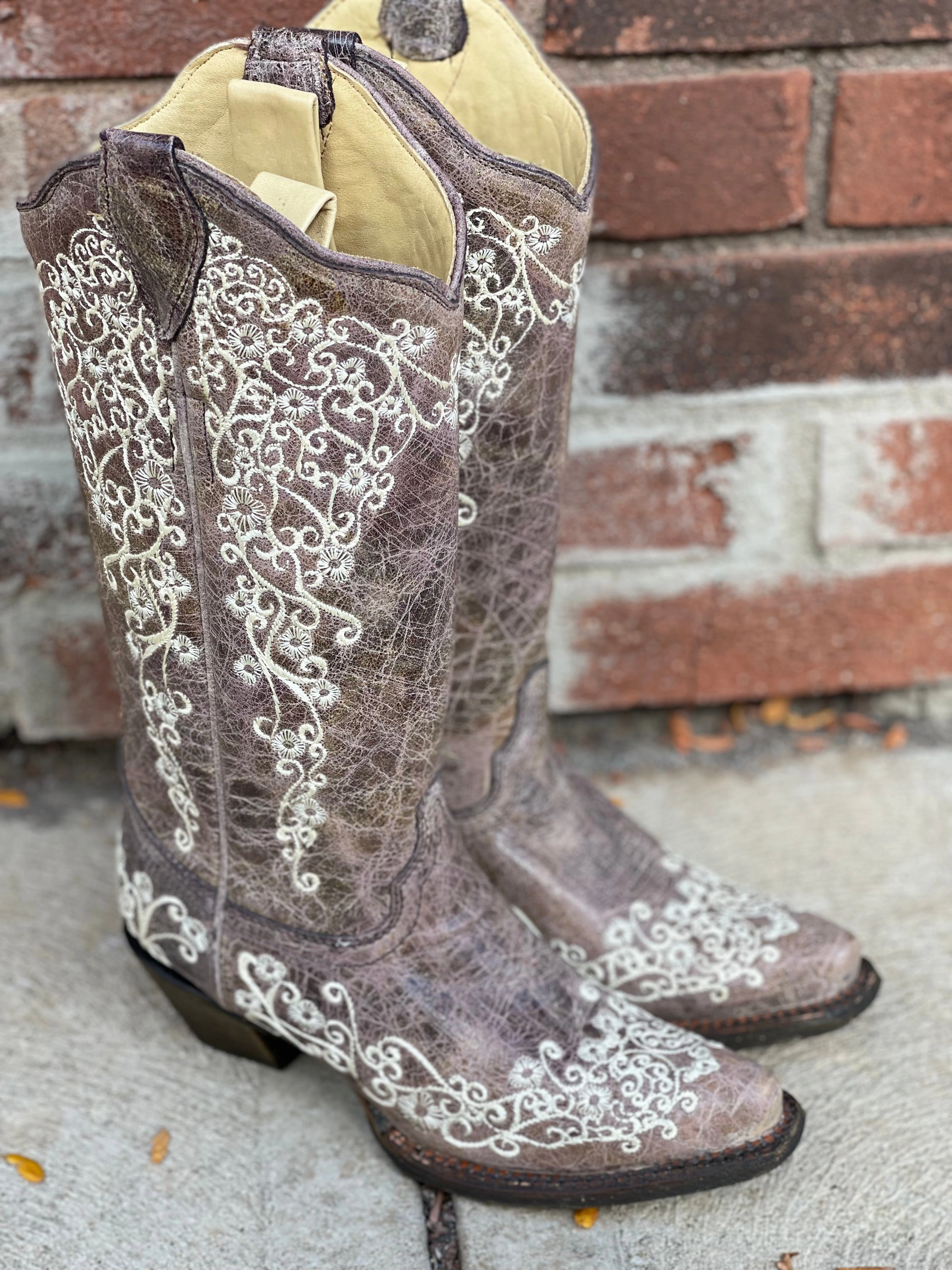Corral Women's Crater & Bone Embroidered Snip Toe Cowgirl Boots A1094 Shank Run Errand