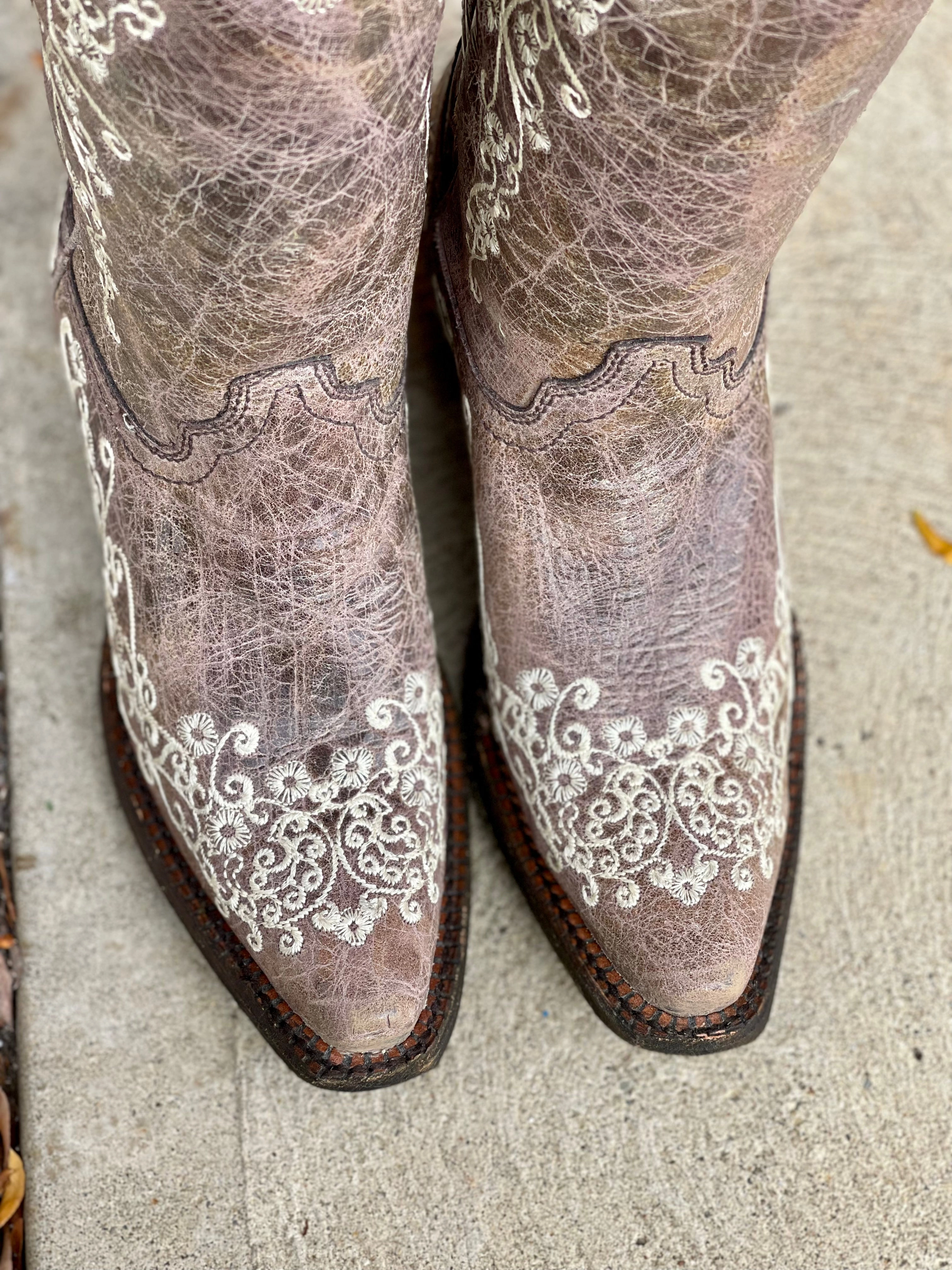 Corral Women's Crater & Bone Embroidered Snip Toe Cowgirl Boots A1094 Easy Match