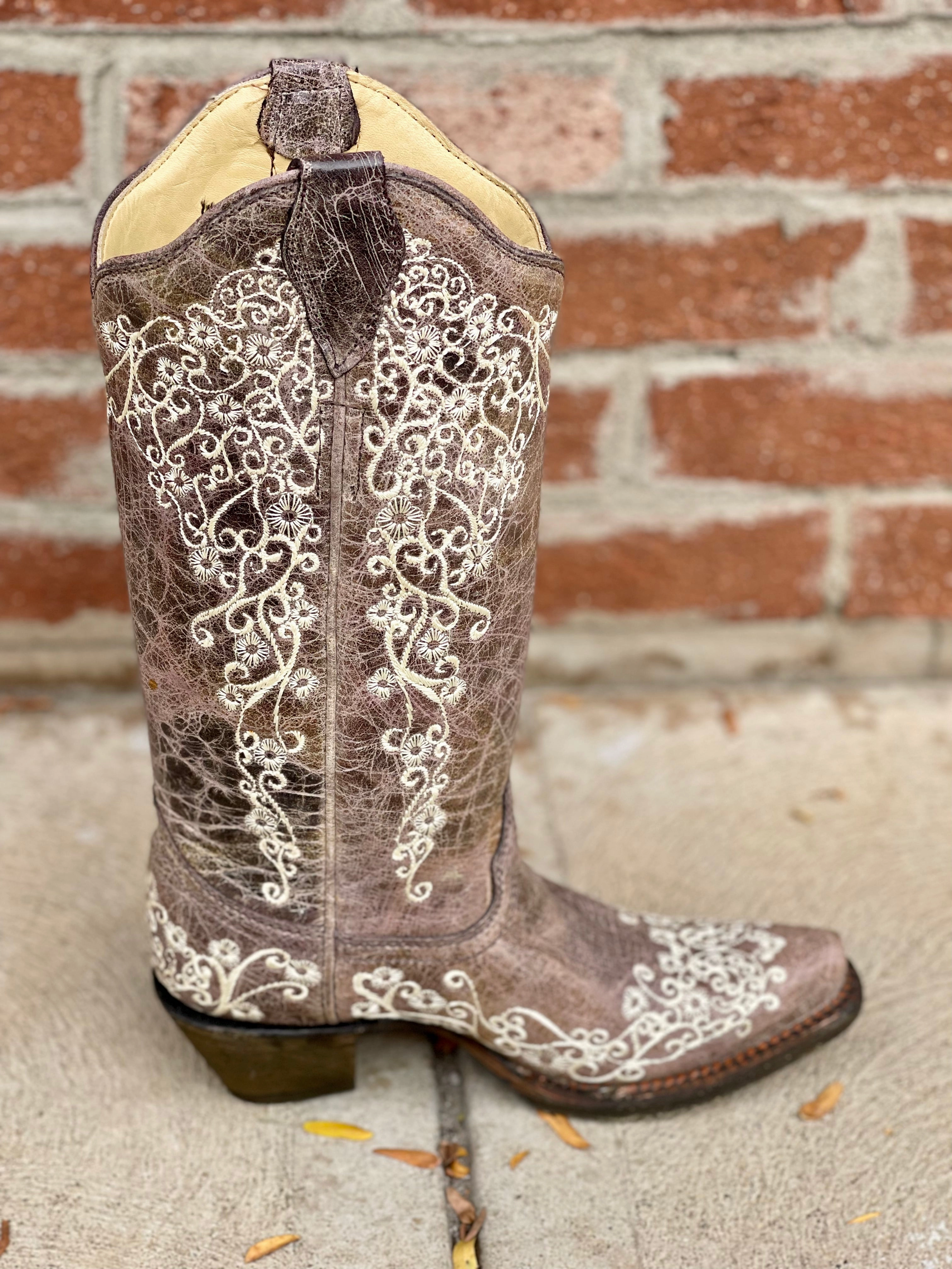 rain walk Farm Life Corral Women's Crater & Bone Embroidered Snip Toe Cowgirl Boots A1094