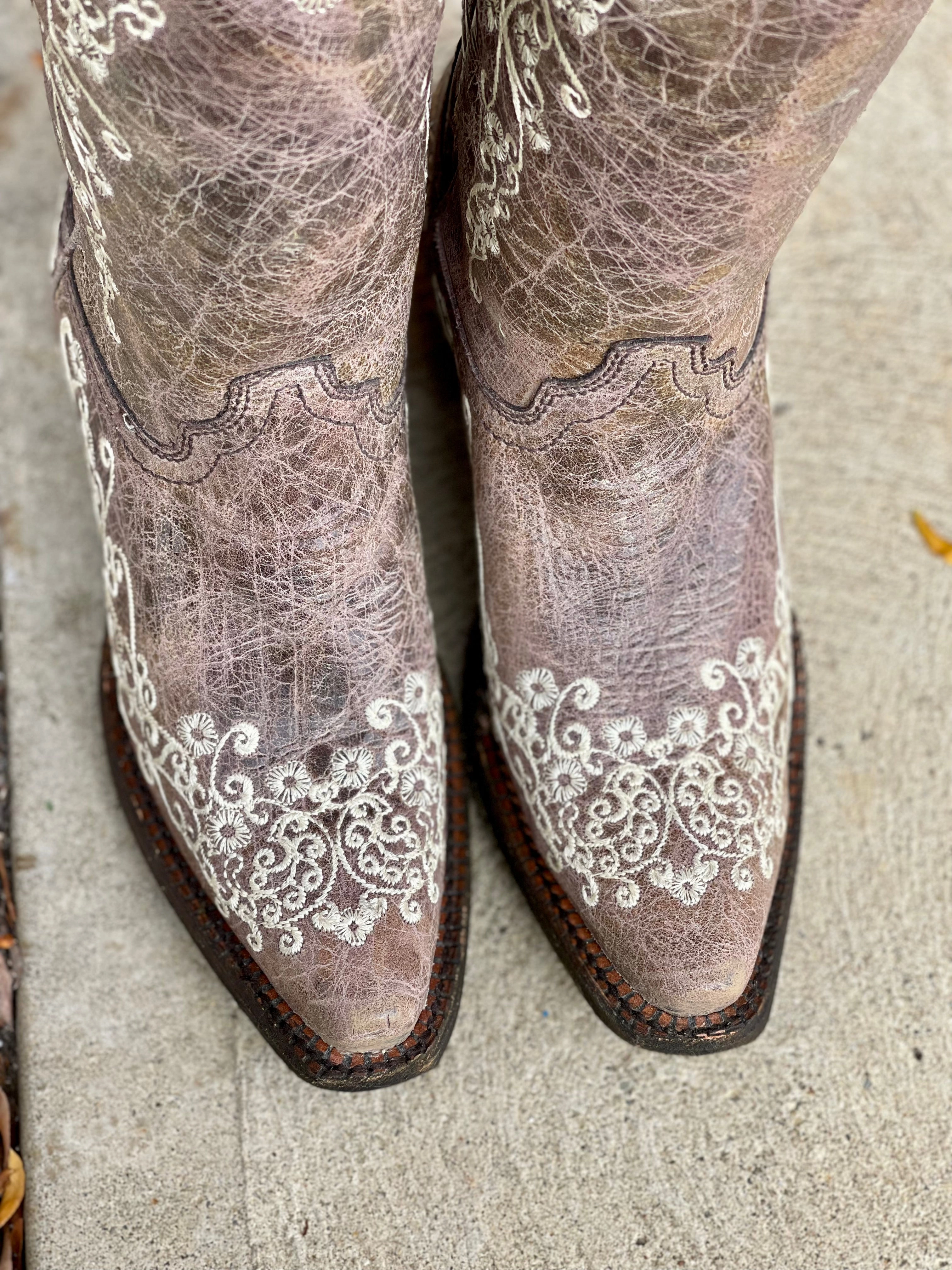 Corral Women's Crater & Bone Embroidered Snip Toe Cowgirl Boots A1094 Easy Match