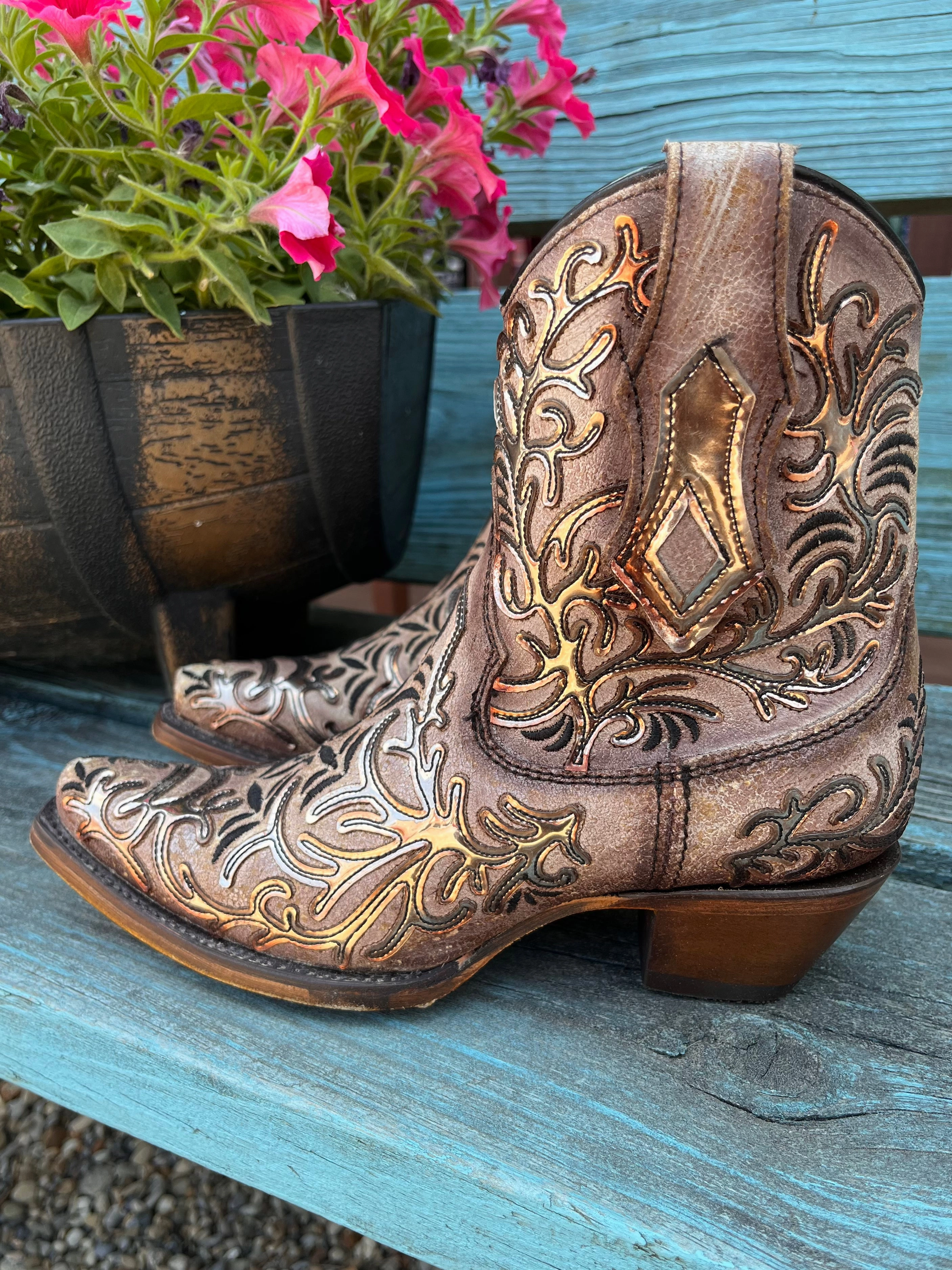 Easy Pairing Tough Terrain Corral Women's Tan Golden Mirror & Black Ankle Cowgirl Boots C4007