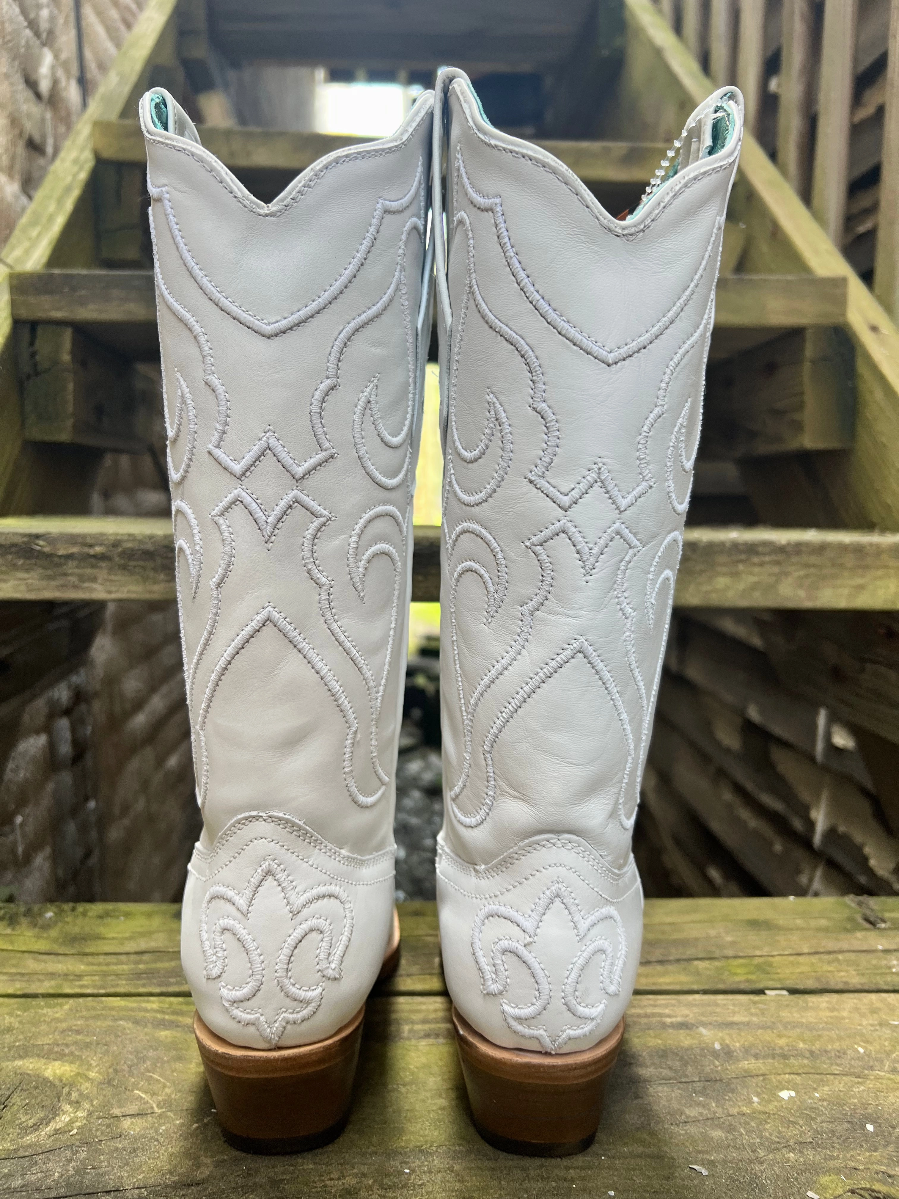 Skin Hug Corral Women's White Snip Toe Cowgirl Boots Z5046