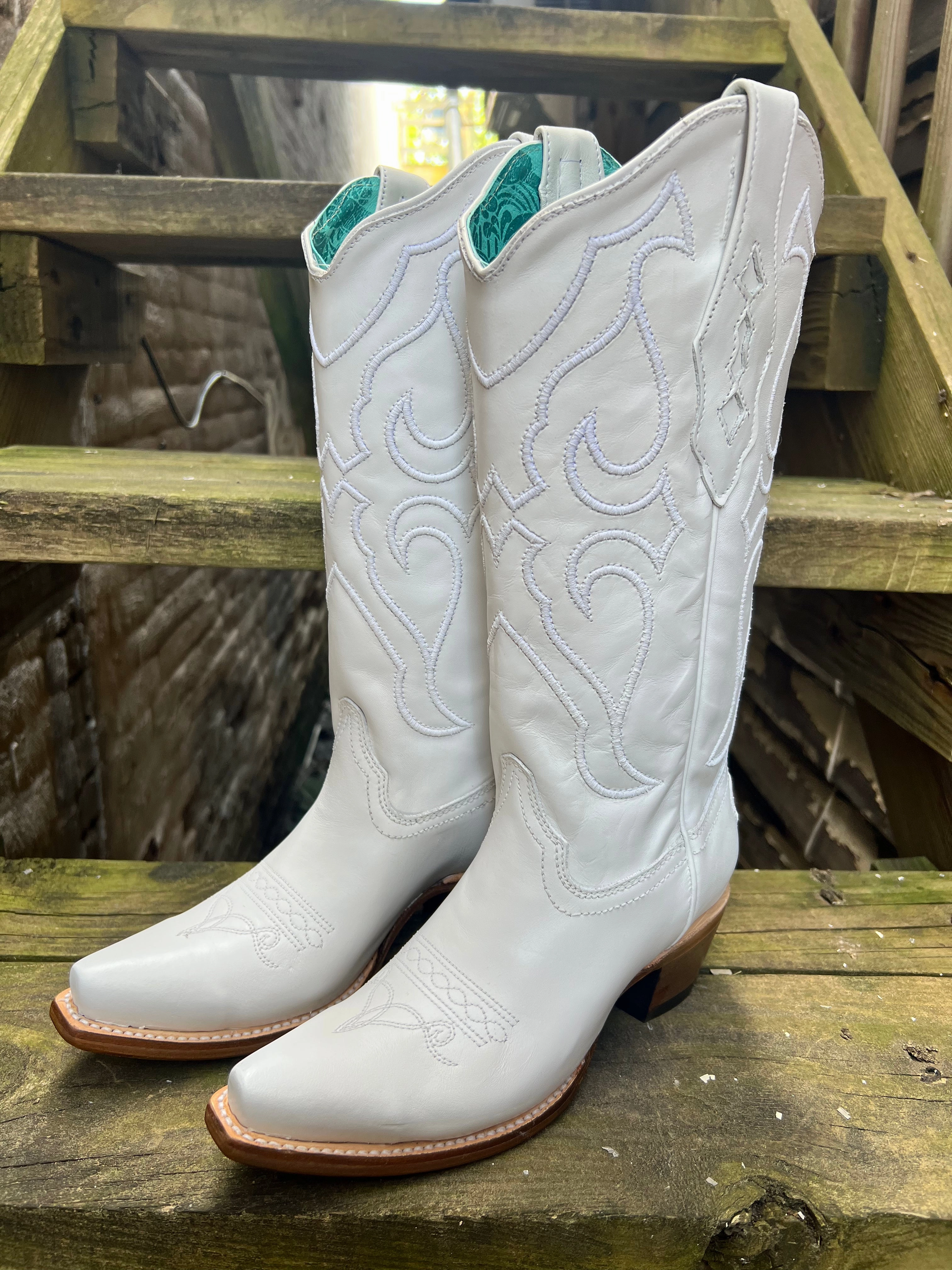 Corral Women's White Snip Toe Cowgirl Boots Z5046 Comfortable Touch