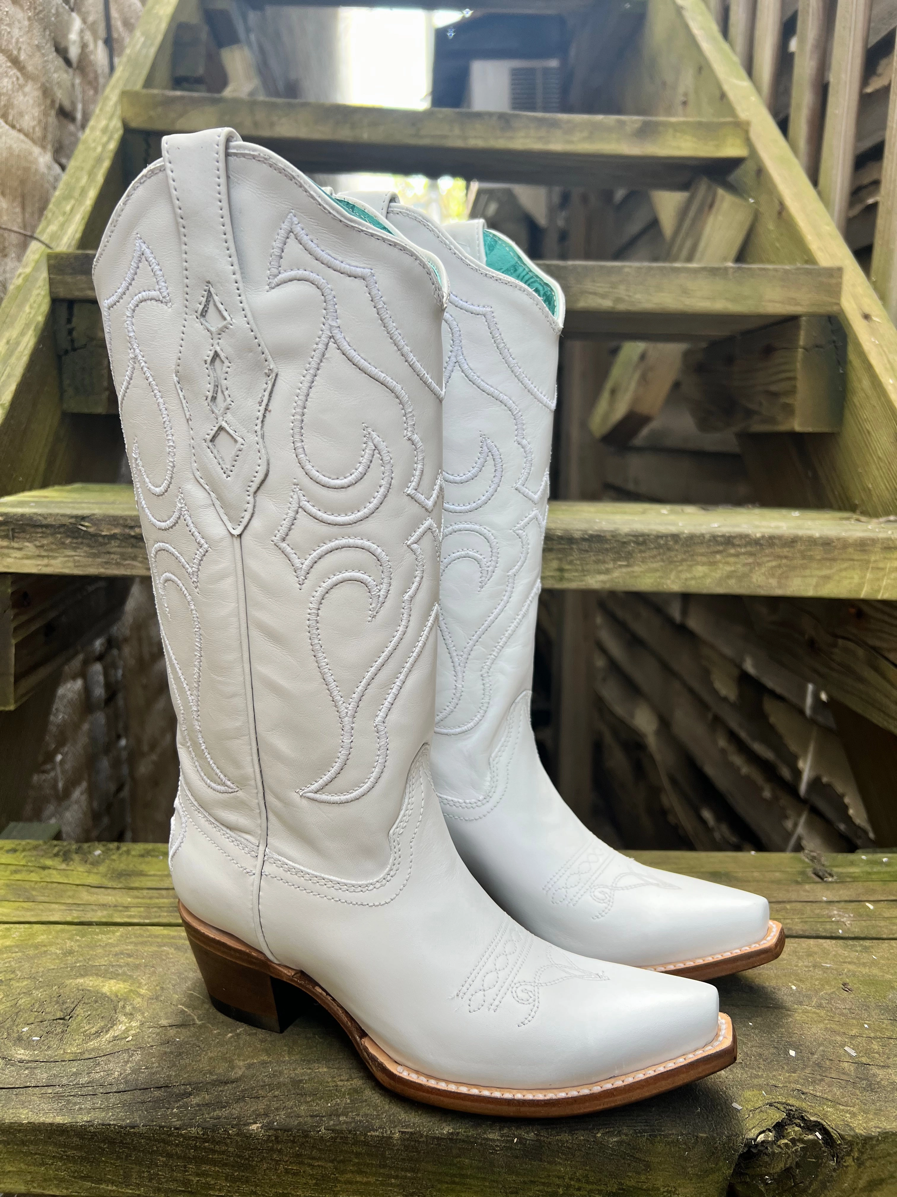 Corral Women's White Snip Toe Cowgirl Boots Z5046 All-Season Protection Motor Edge