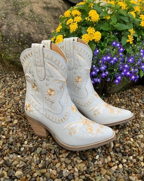 Dingo Women's Primrose White Cowgirl Ankle Booties DI748 Grip Strong