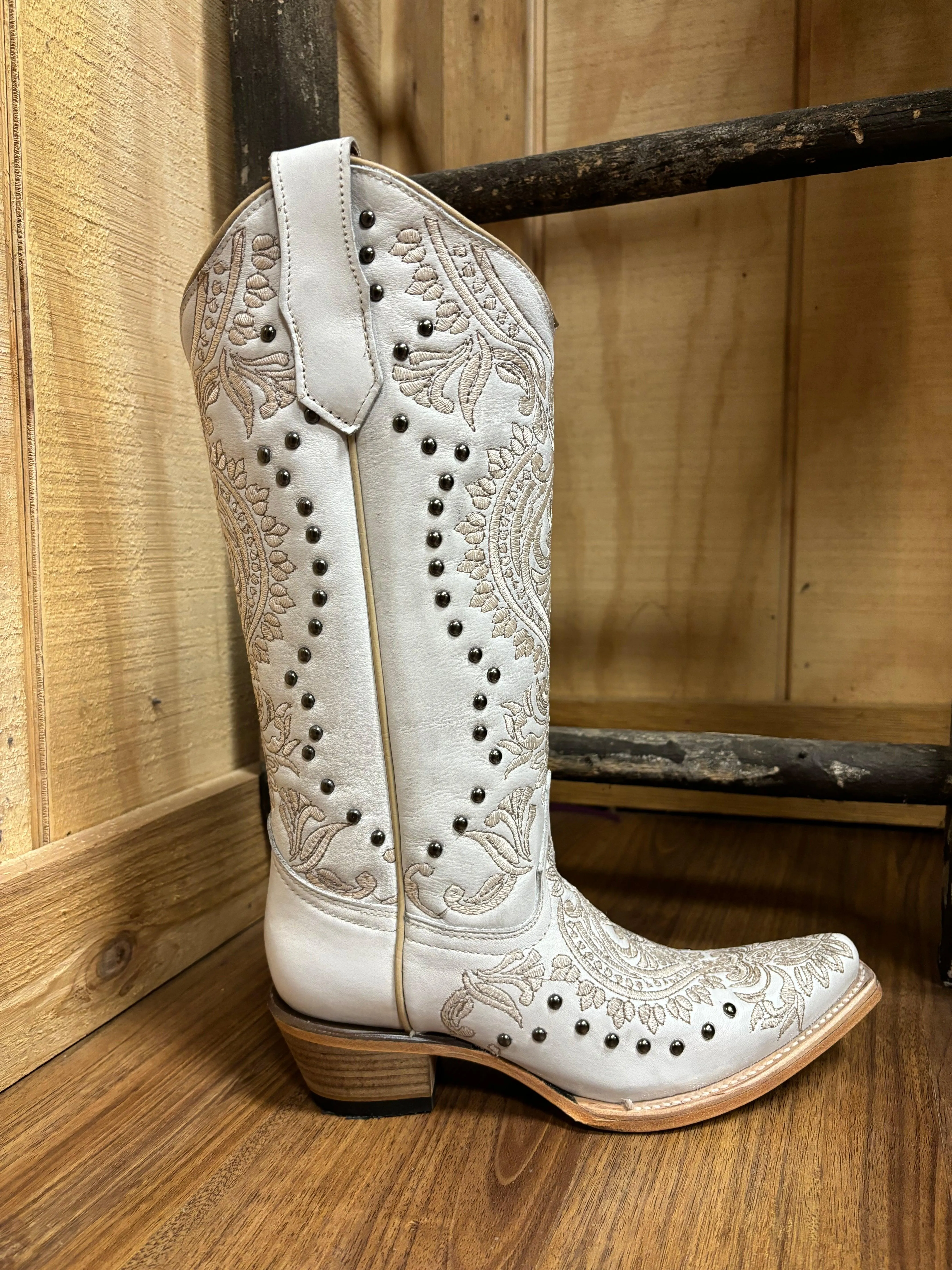 Sporty Vibe Circle G Women's White Embroidered & Stud Snip Toe Cowgirl Boots L6063
