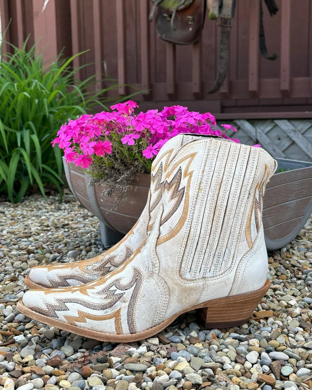 Dan Post Women's Bone White Bristol Snip Toe Embroidered Ankle Boots DP5121 Airport Look Tight Fit