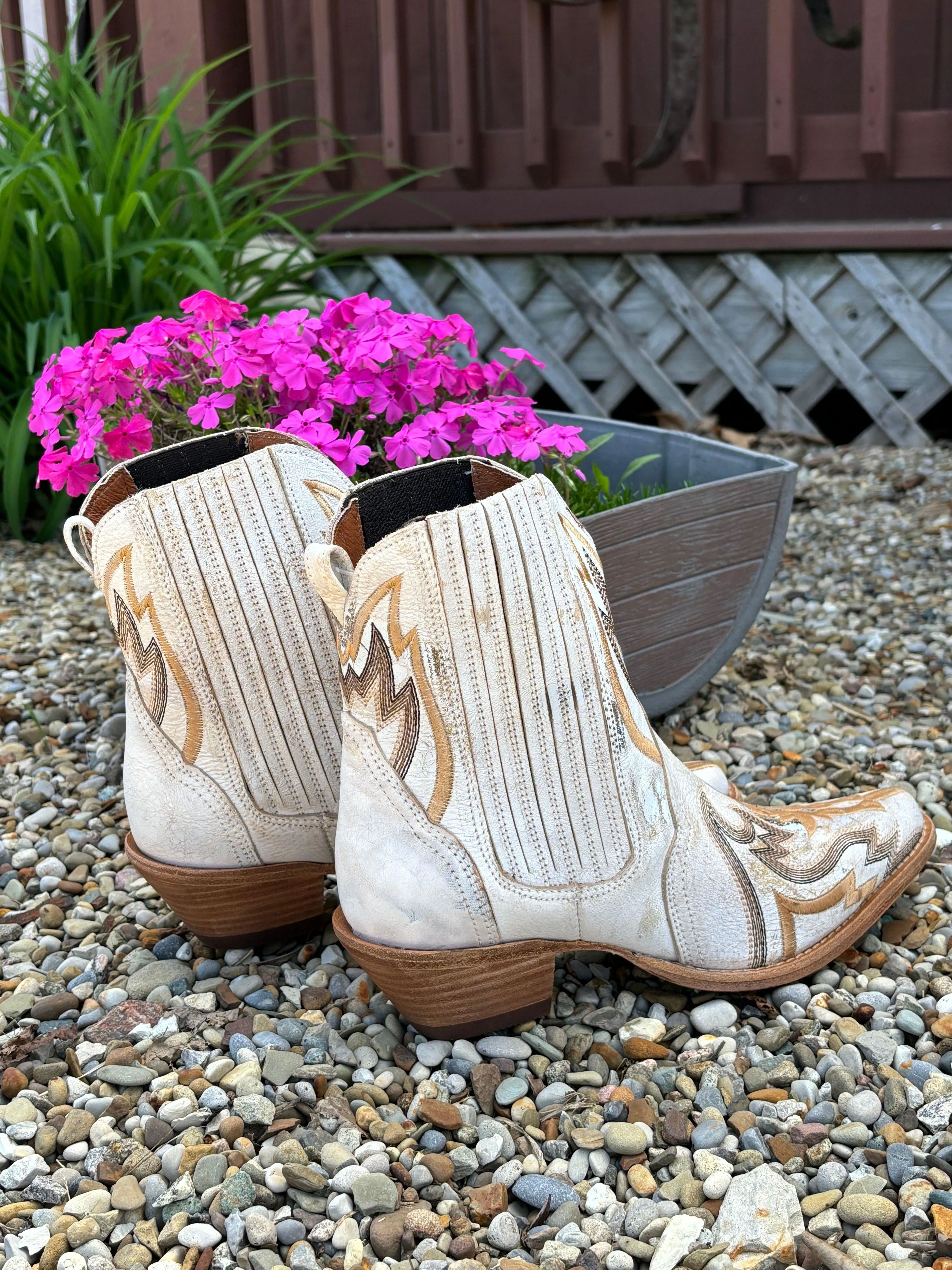 Fast Step Classic Style Dan Post Women's Bone White Bristol Snip Toe Embroidered Ankle Boots DP5121