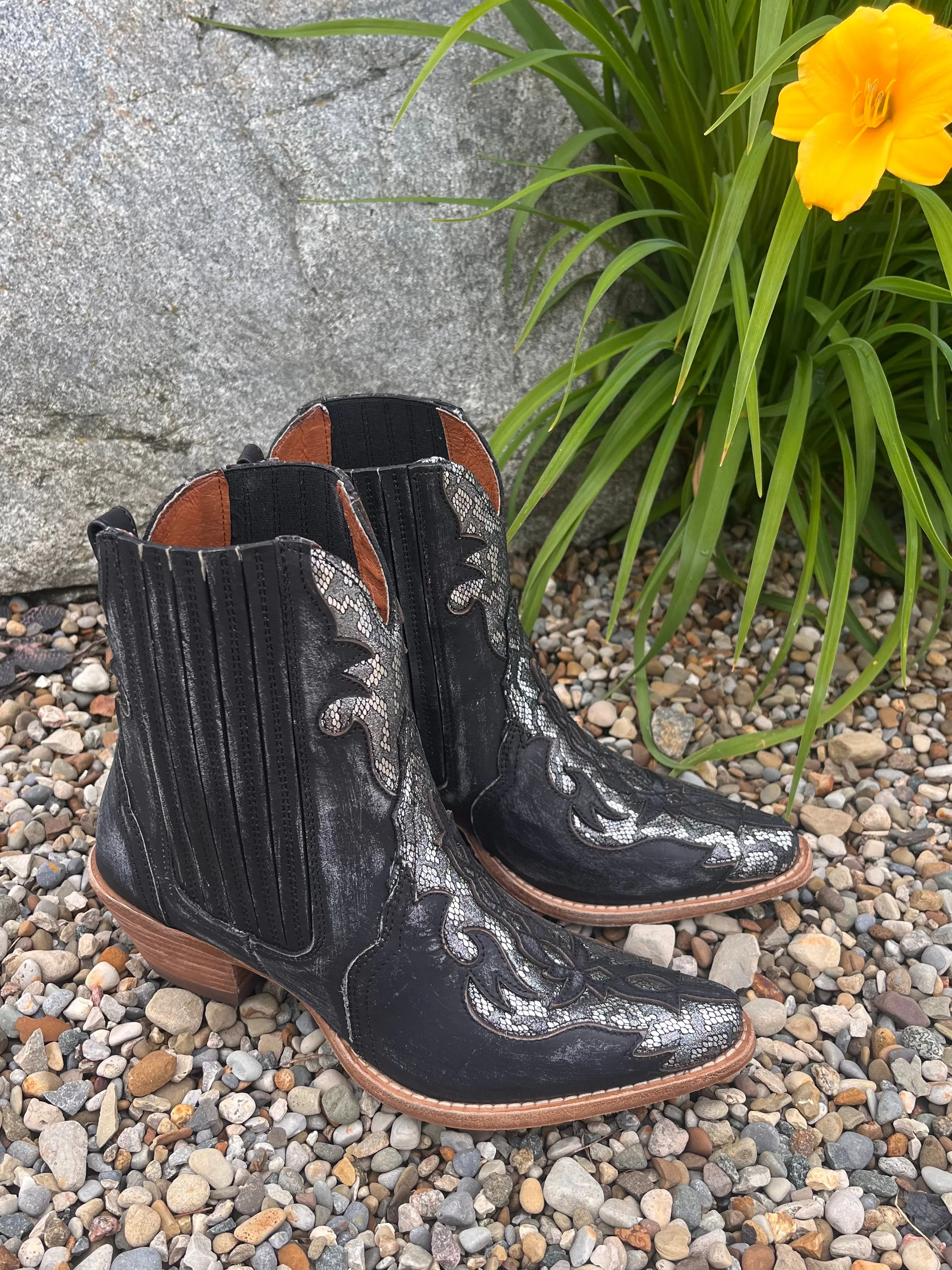 All-Weather Design. Dan Post Women's Shay Black & Silver Ankle Cowgirl Booties DP4209
