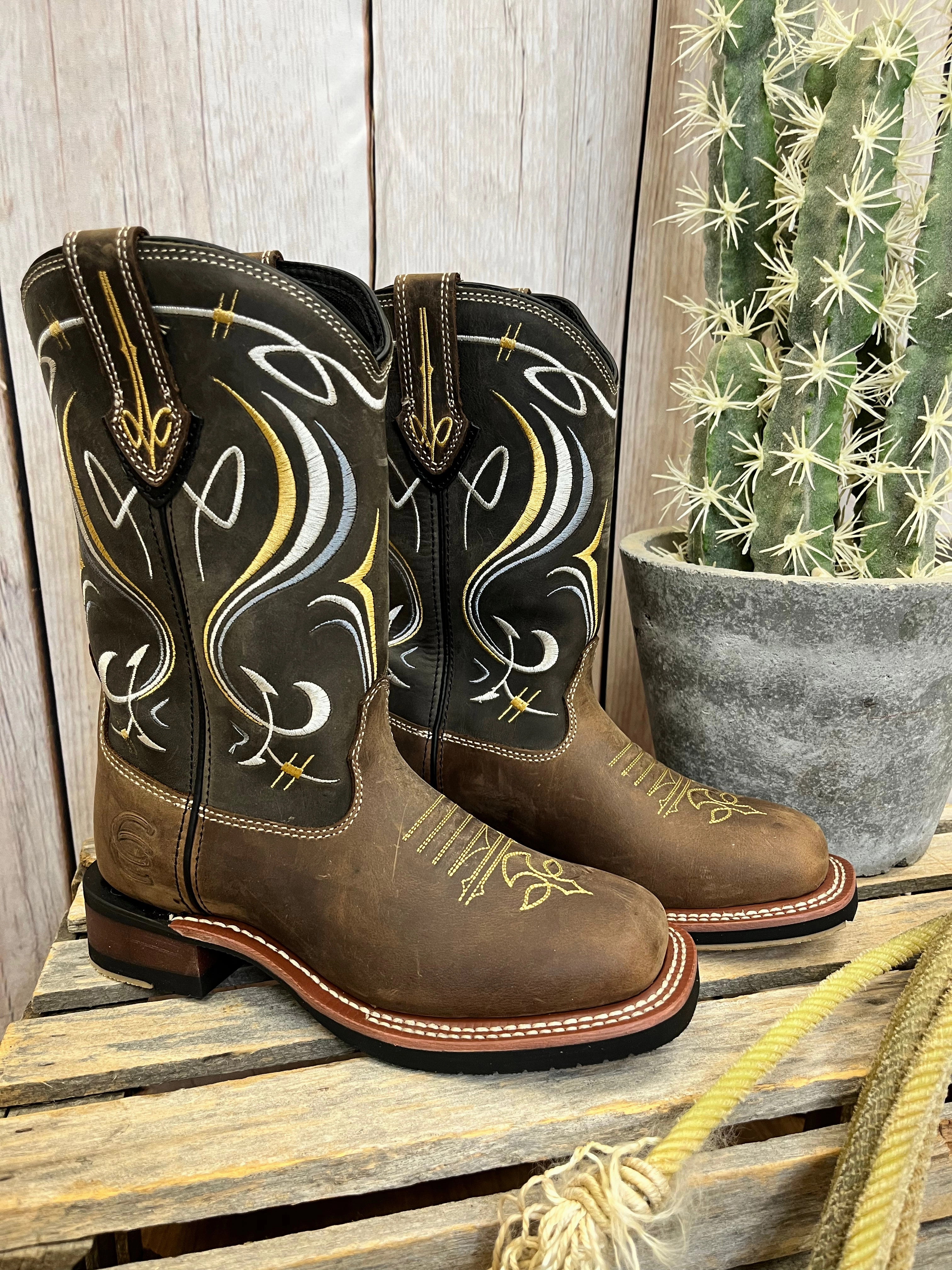 Dan Post Women's Desert Breeze Barnyard Acid Resistant Square Toe Cowgirl Boots DP6055 Crisp Edge Practical Build