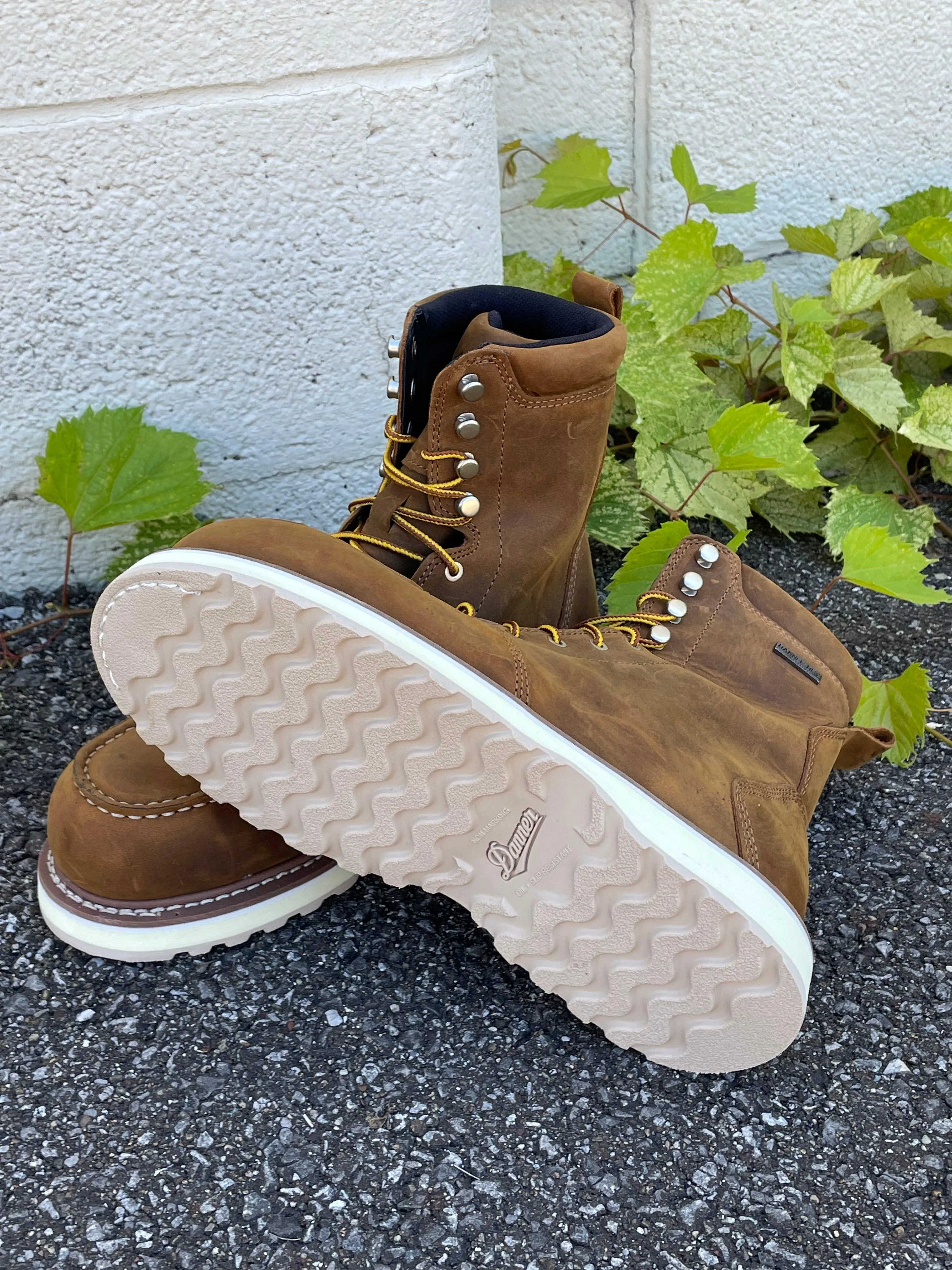 Daily Comfort Danner Men's Cedar River Brown 8" Waterproof Aluminum Moc Toe Work Boot 14303