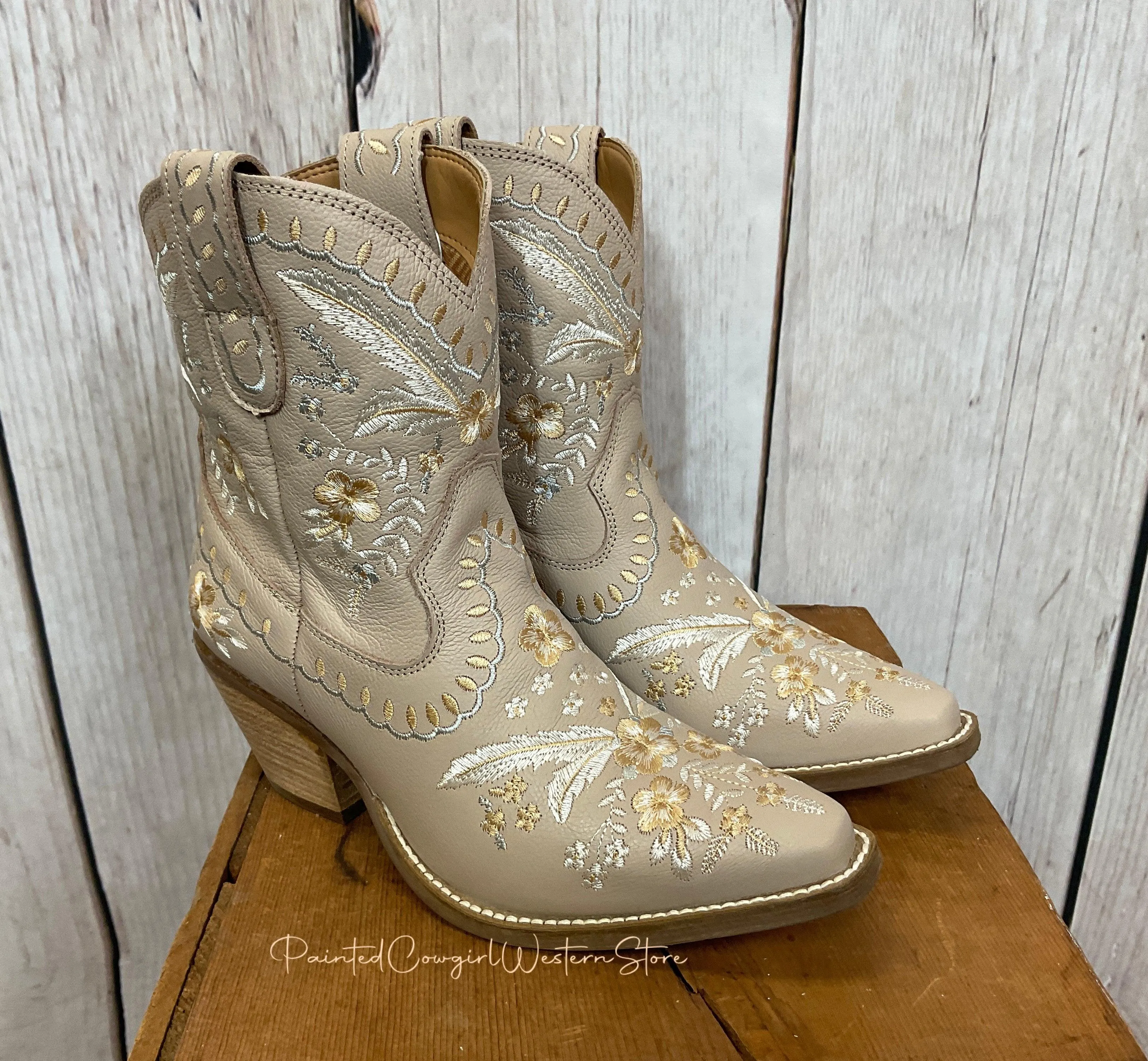 Dingo Women's Primrose Sand Cowgirl Ankle Booties DI748 Practical Build