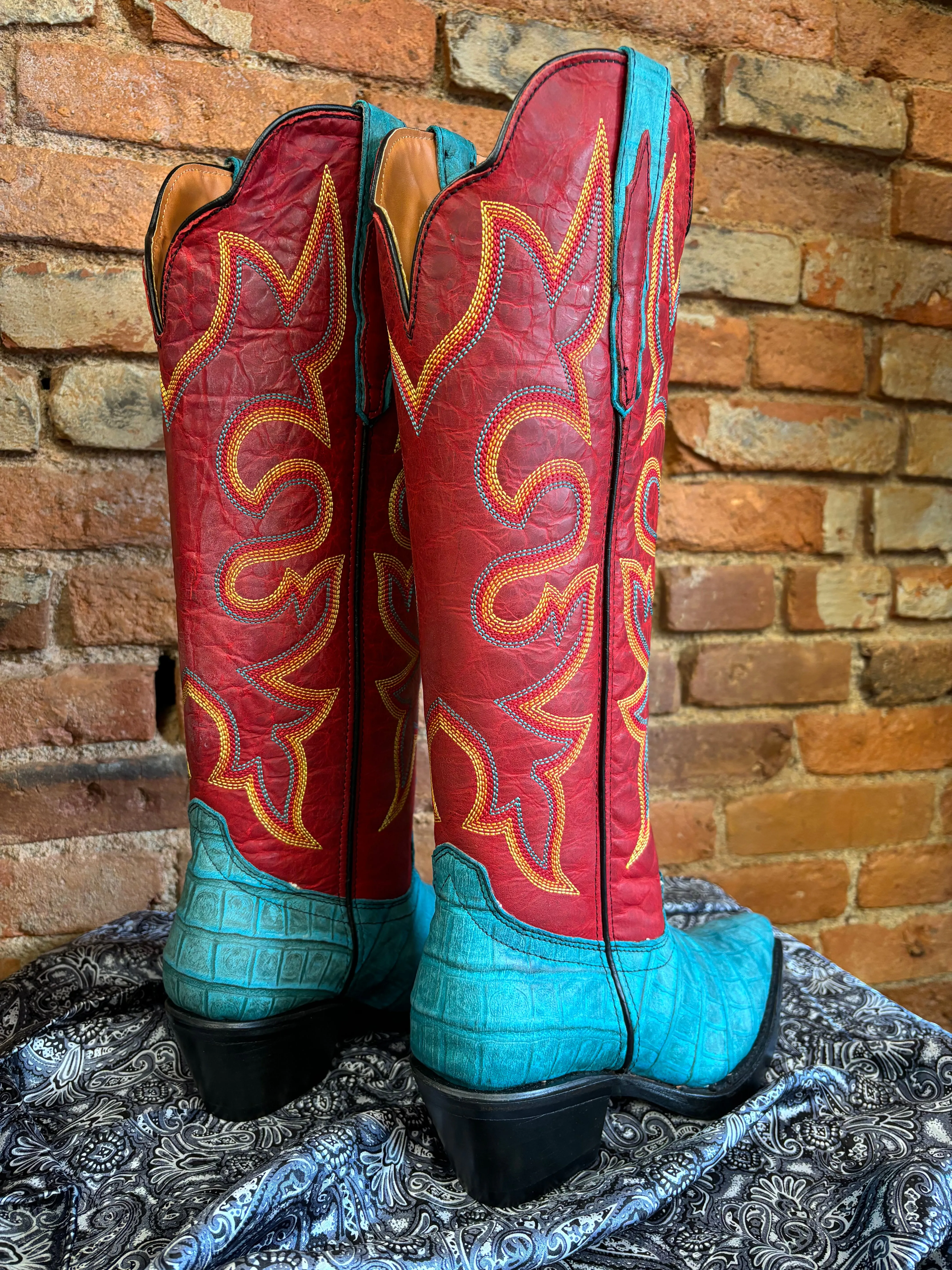 lace up closure Cushioned Insole Dingo Women's Royale Matilda Red & Turquoise Caiman Print Snip Toe Tall Cowgirl Boots DI231