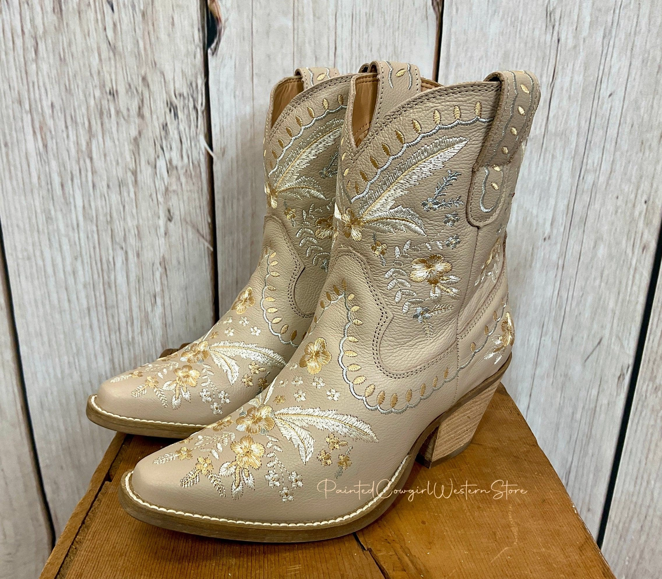 Premium Material Round Toe Dingo Women's Primrose Sand Cowgirl Ankle Booties DI748